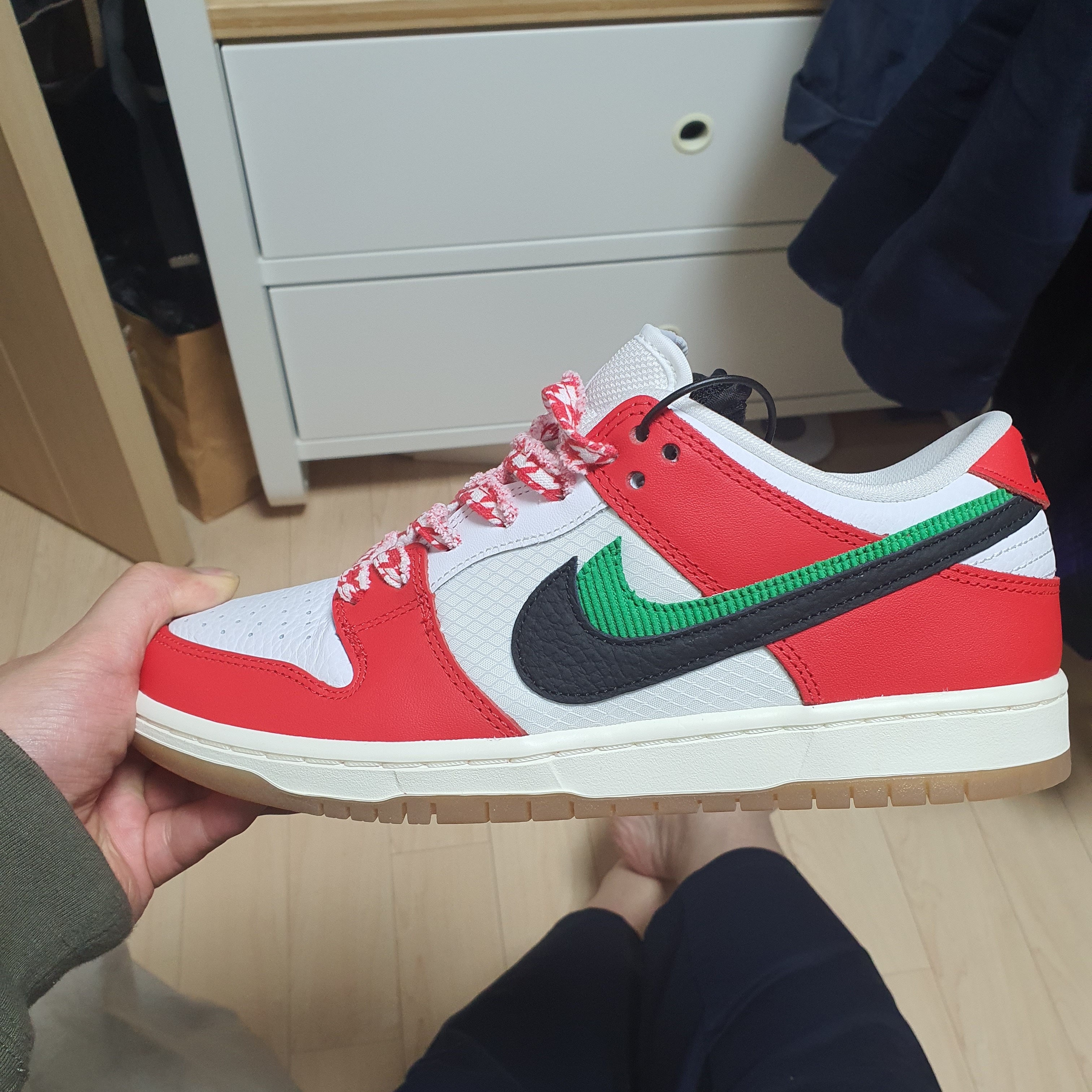 Nike x Frame Skate SB Dunk Low Pro Habibi 착용 스타일
