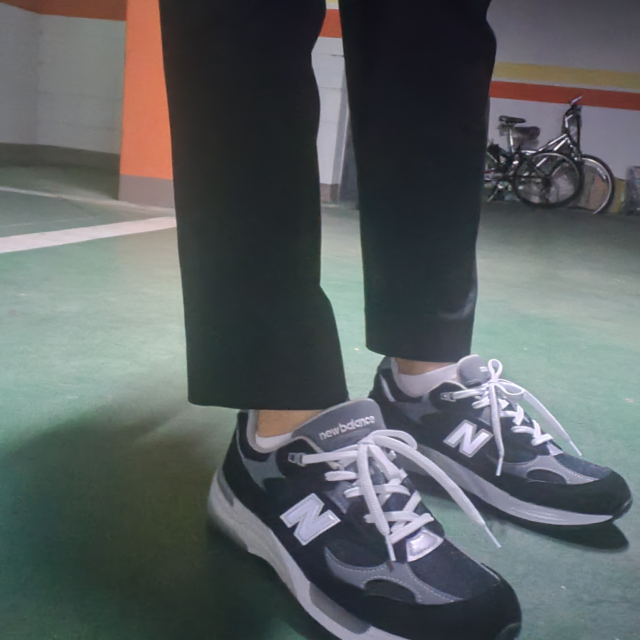 New Balance 992 Made in USA Black Grey 착용 스타일