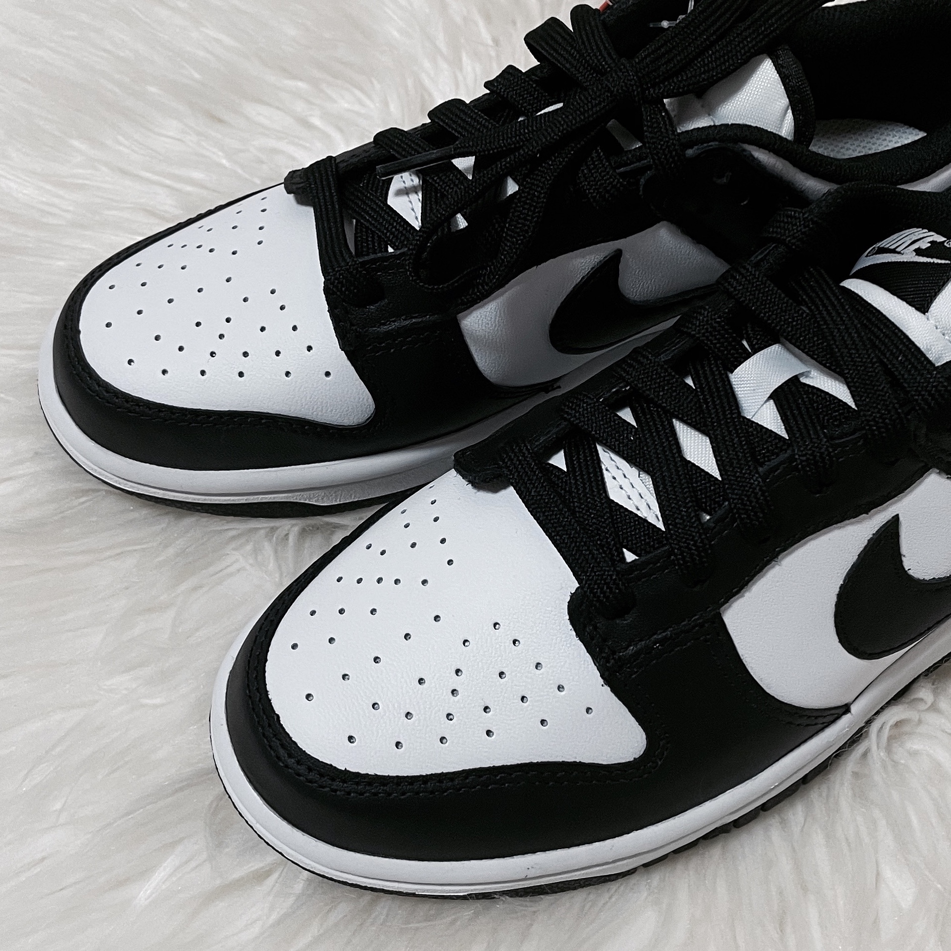 (W) Nike Dunk Low Black 착용 스타일 - 2