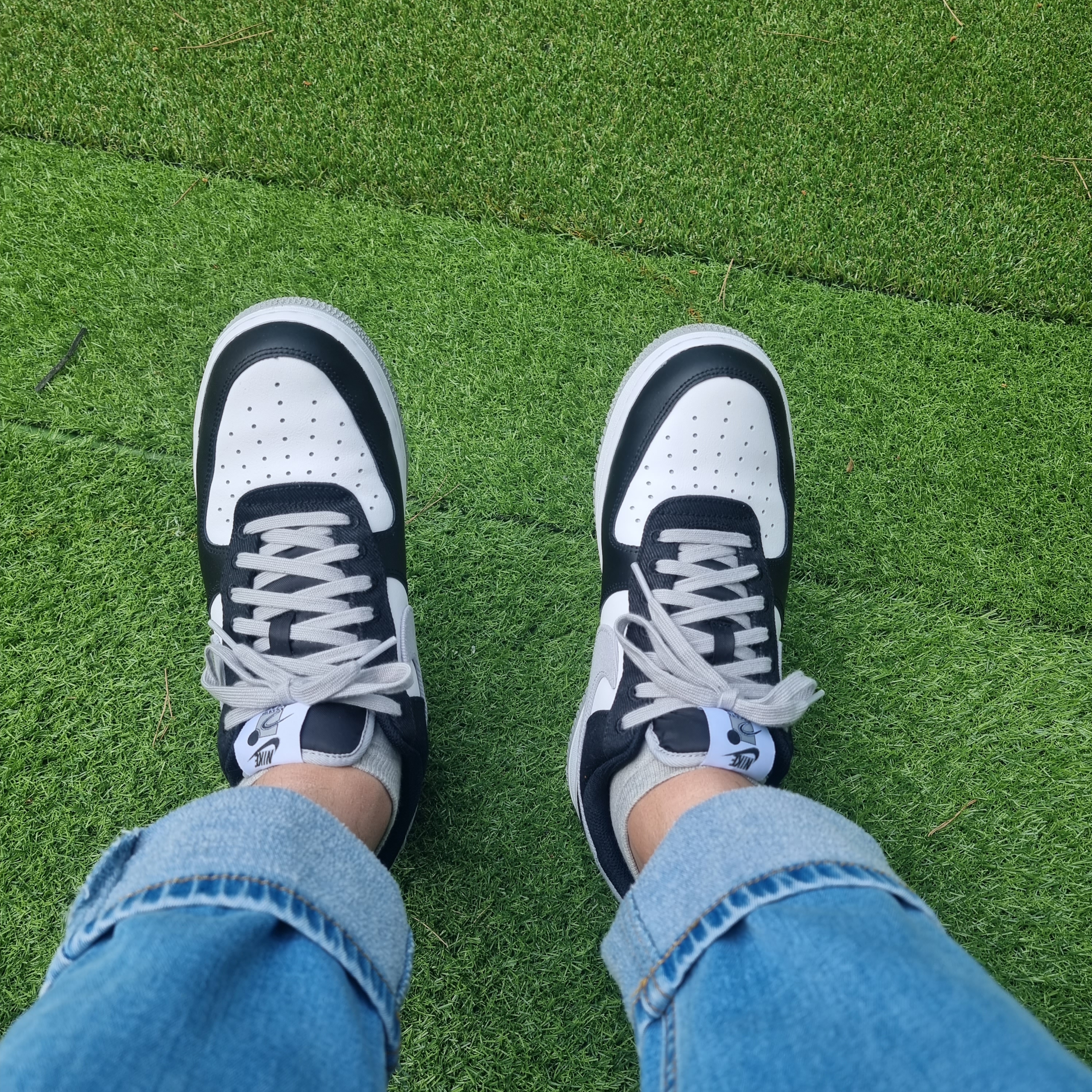 Nike Air Force 1 '07 LV8 EMB Black Silver 착용 스타일 - 1