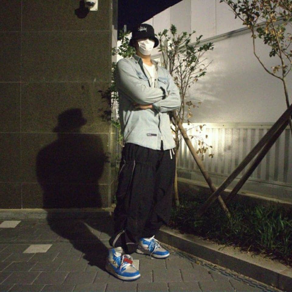 Nike NRG DH Pants Black, Jordan 1 x Off-White Retro High University Blue 착용 스타일 - 1