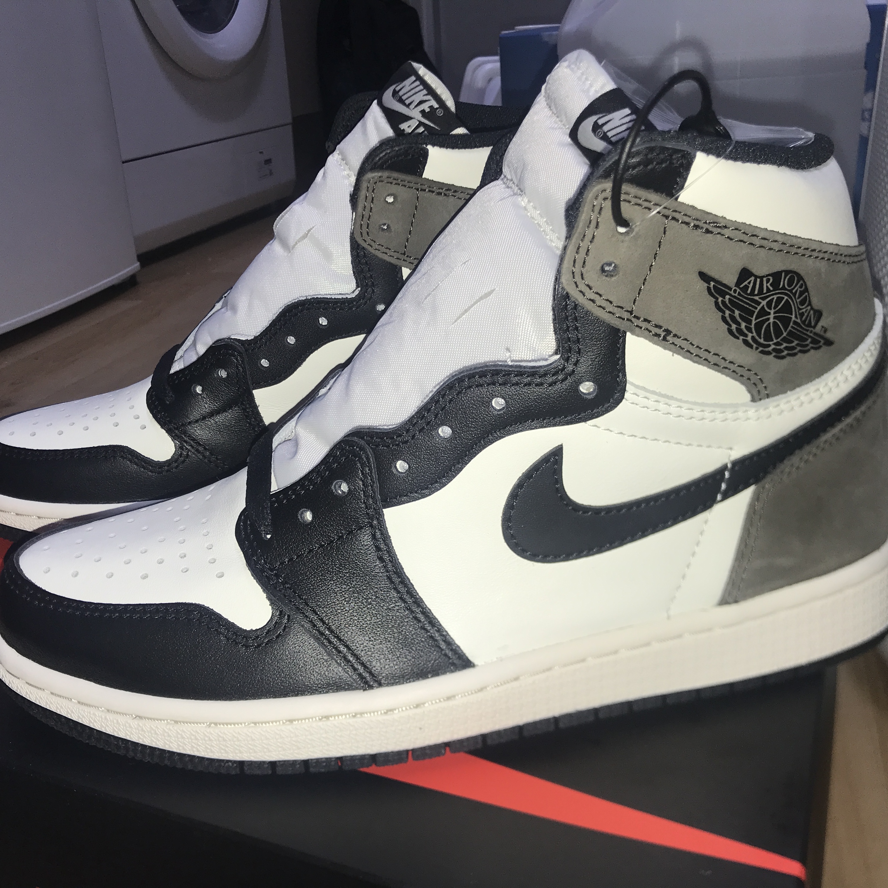 Jordan 1 Retro High OG Black Mocha, (GS) Jordan 1 Retro High OG Black Mocha 착용 스타일 - 2