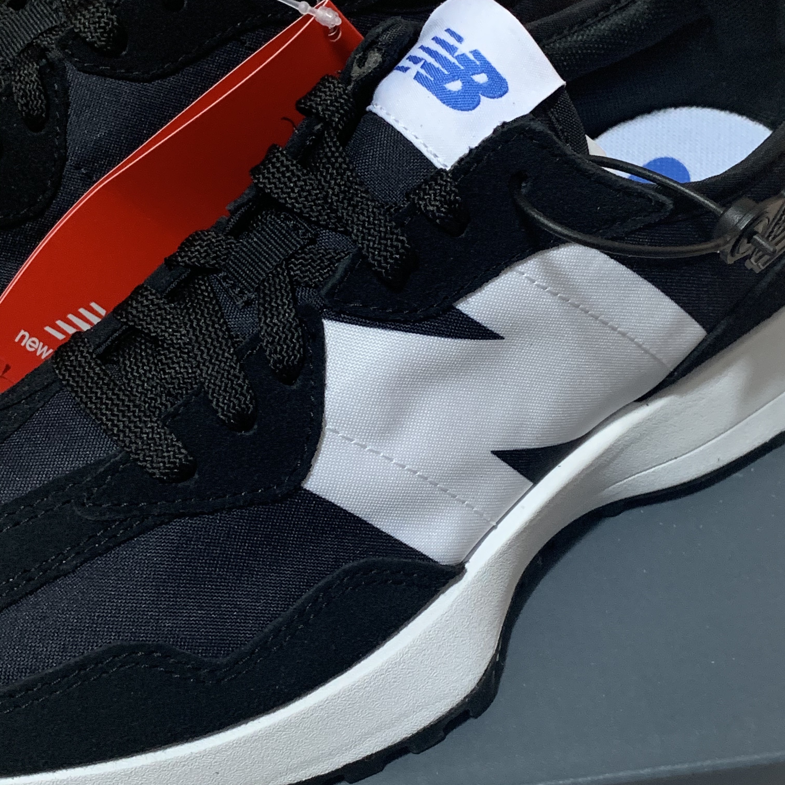 New Balance 327 Black 착용 스타일