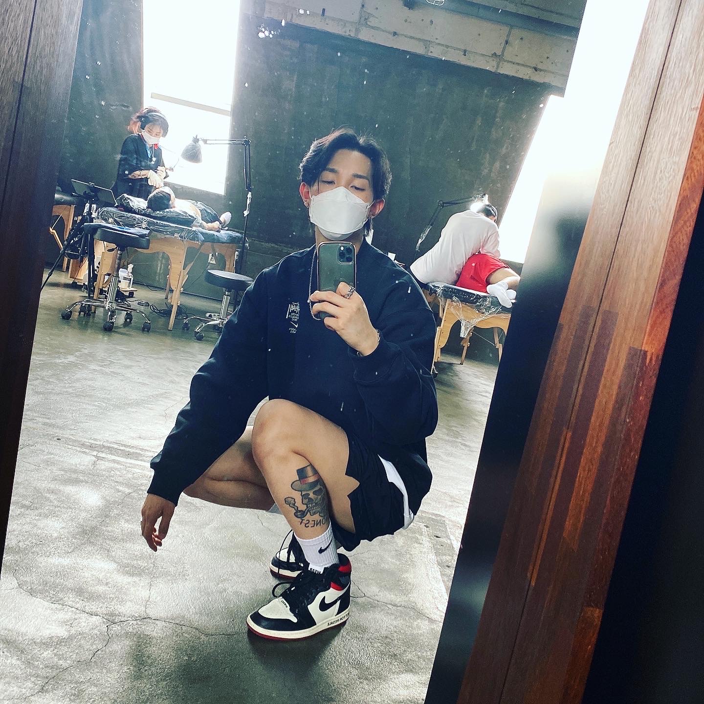 Jordan 1 Retro High Not for Resale Varsity Red, Nike x Stussy NRG ZR Fleece Crewneck Black - US/EU 착용 스타일