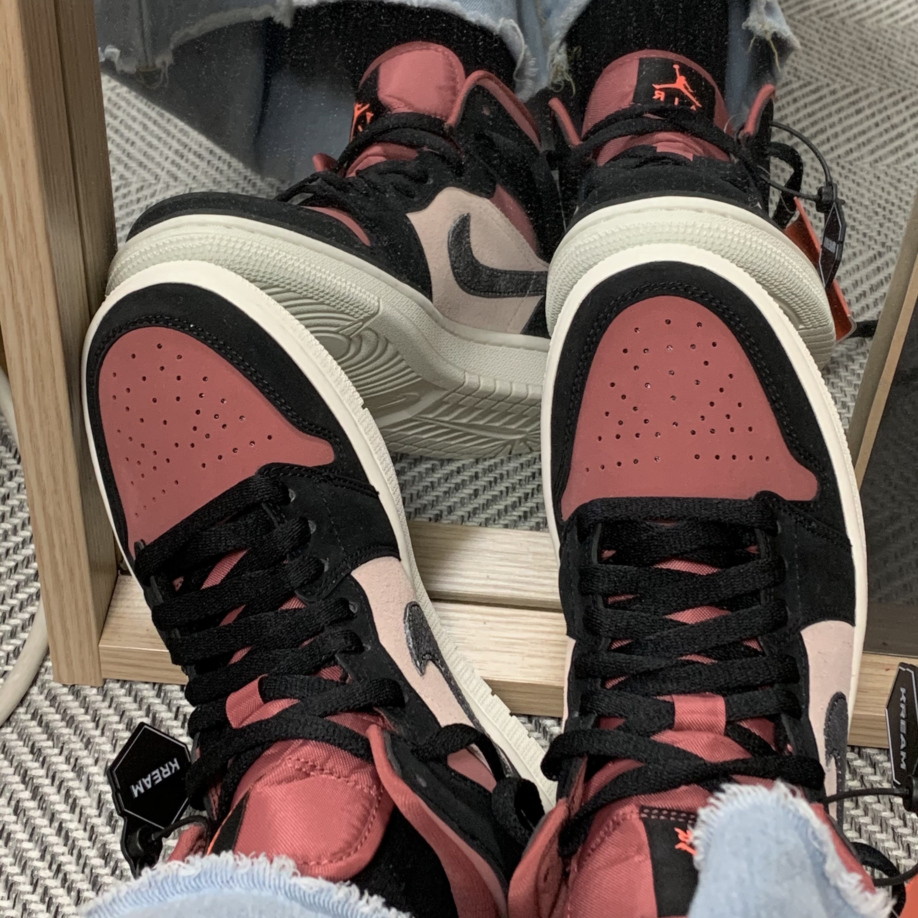 (W) Jordan 1 Mid Burgundy Dusty Pink 착용 스타일