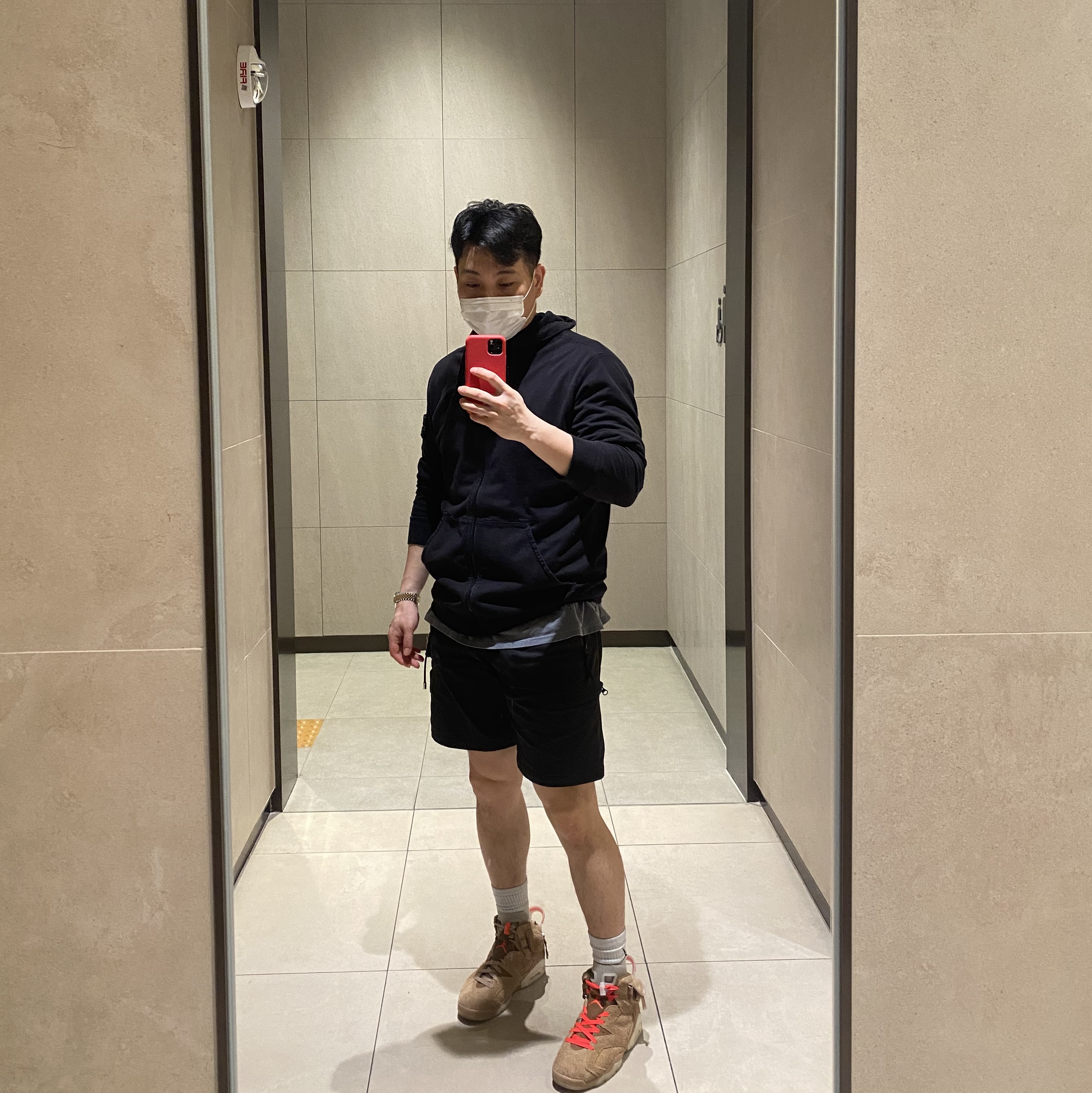 Jordan 6 x Travis Scott Retro SP British Khaki 착용 스타일