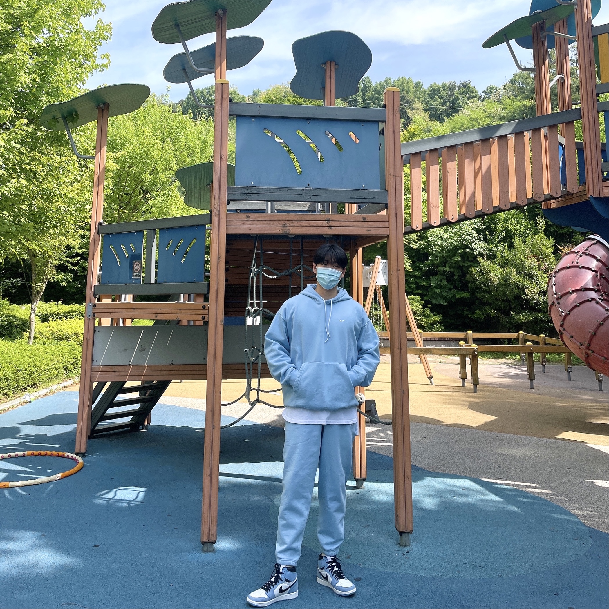 Jordan 1 Retro High OG University Blue, Nike NRG Solo Swoosh Fleece Hoodie Psychic Blue - US/EU 착용 스타일