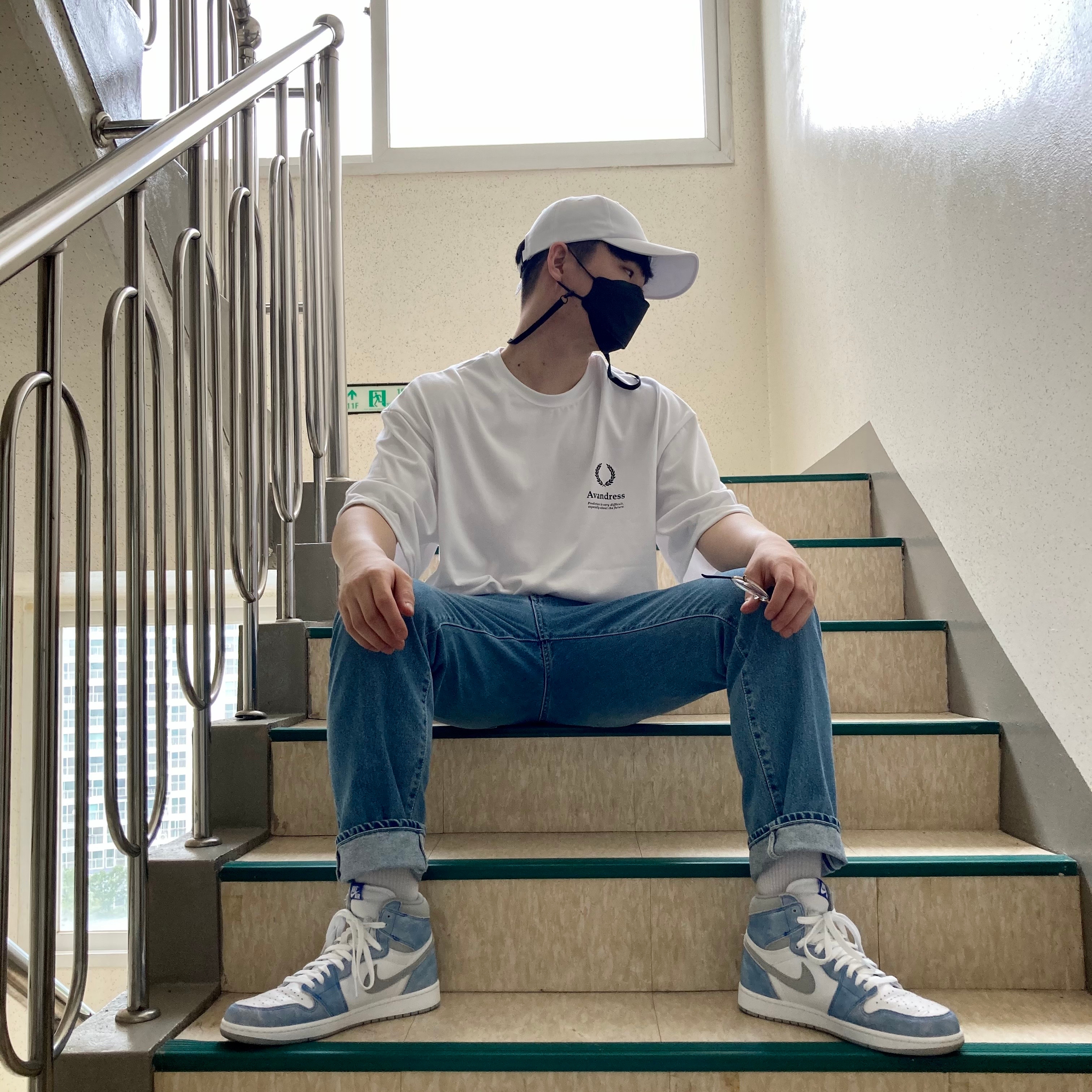 Jordan 1 Retro High OG Hyper Royal 착용 스타일 - 1