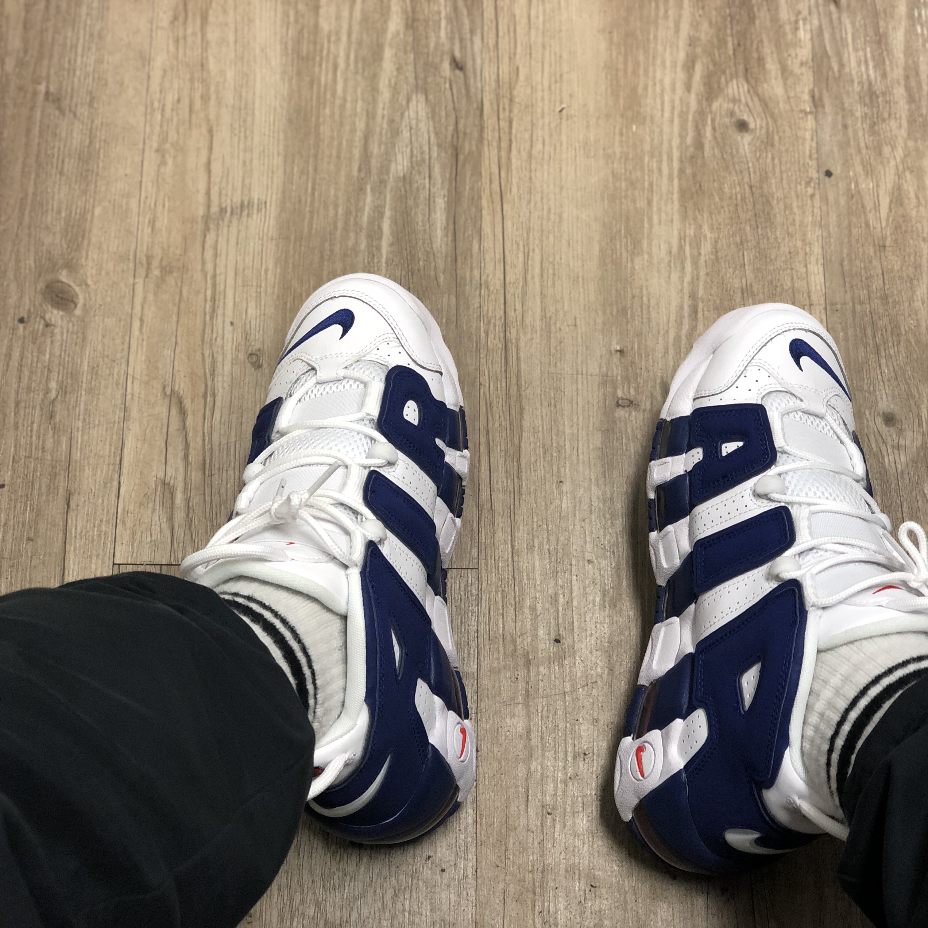 Nike Air More Uptempo Knicks 착용 스타일