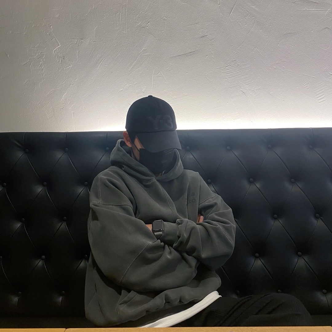 IAB Studio Blocked Pigment Hoodie Black 착용 스타일