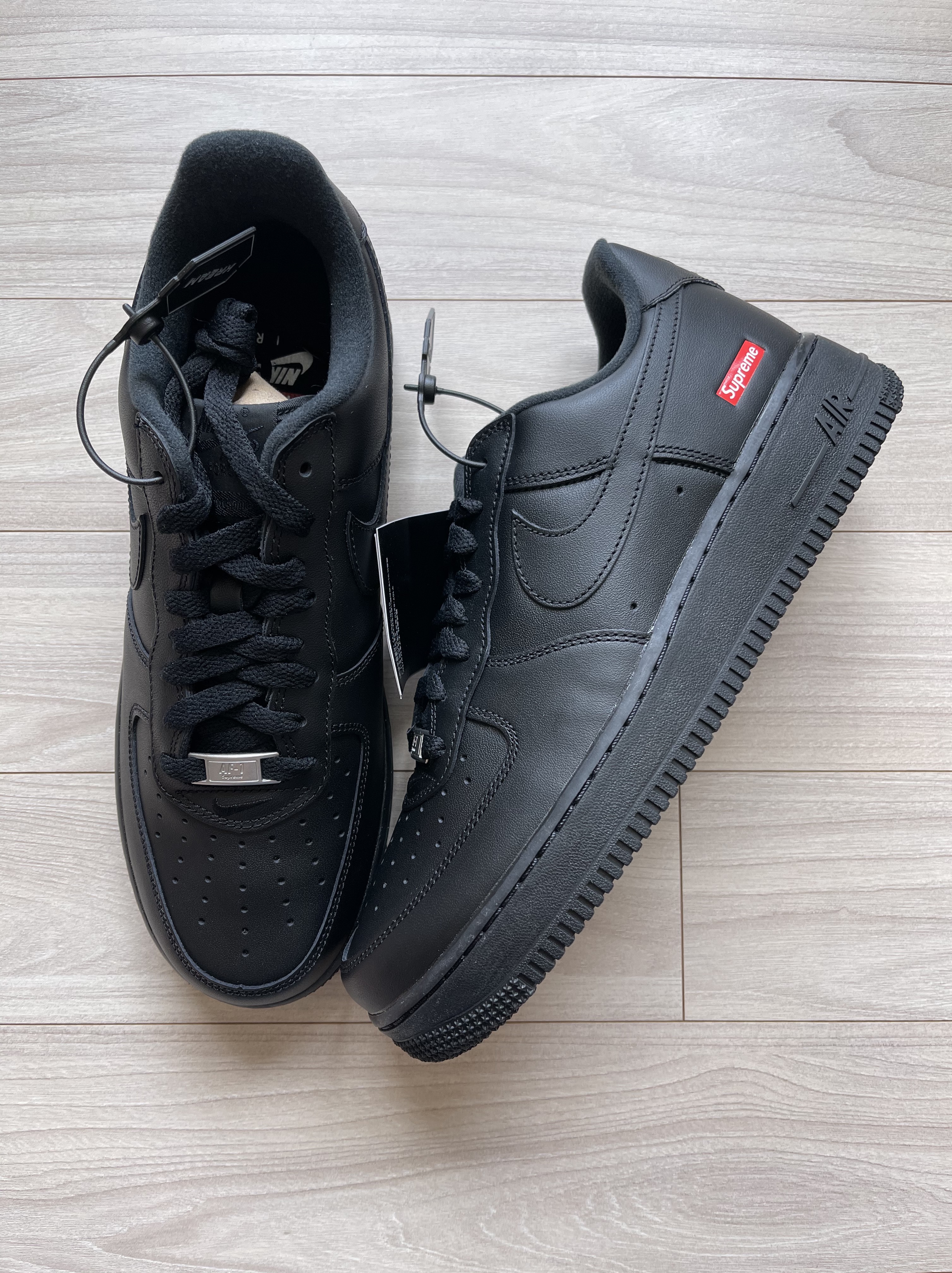 Nike x Supreme Air Force 1 Low Black 착용 스타일