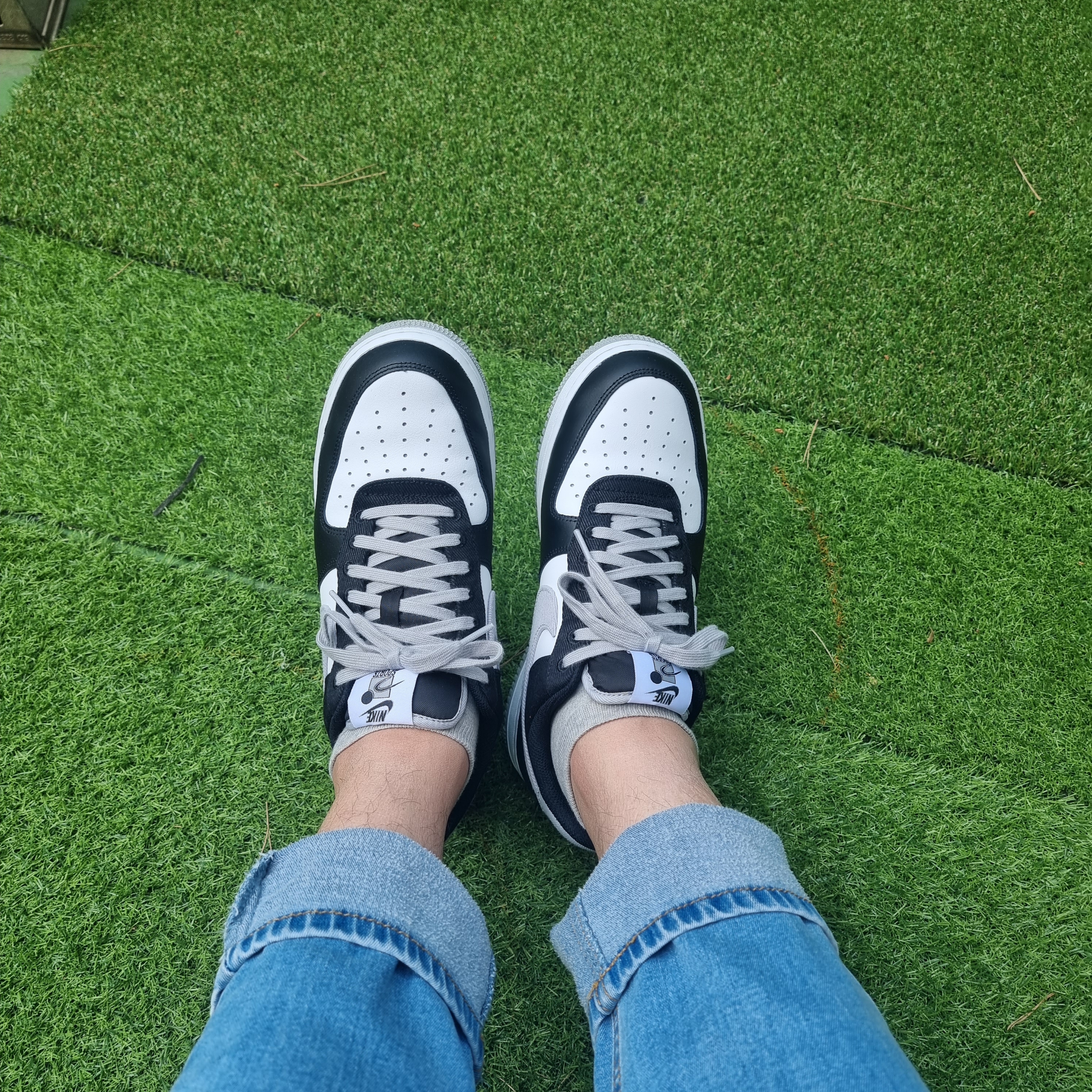Nike Air Force 1 '07 LV8 EMB Black Silver 착용 스타일 - 2