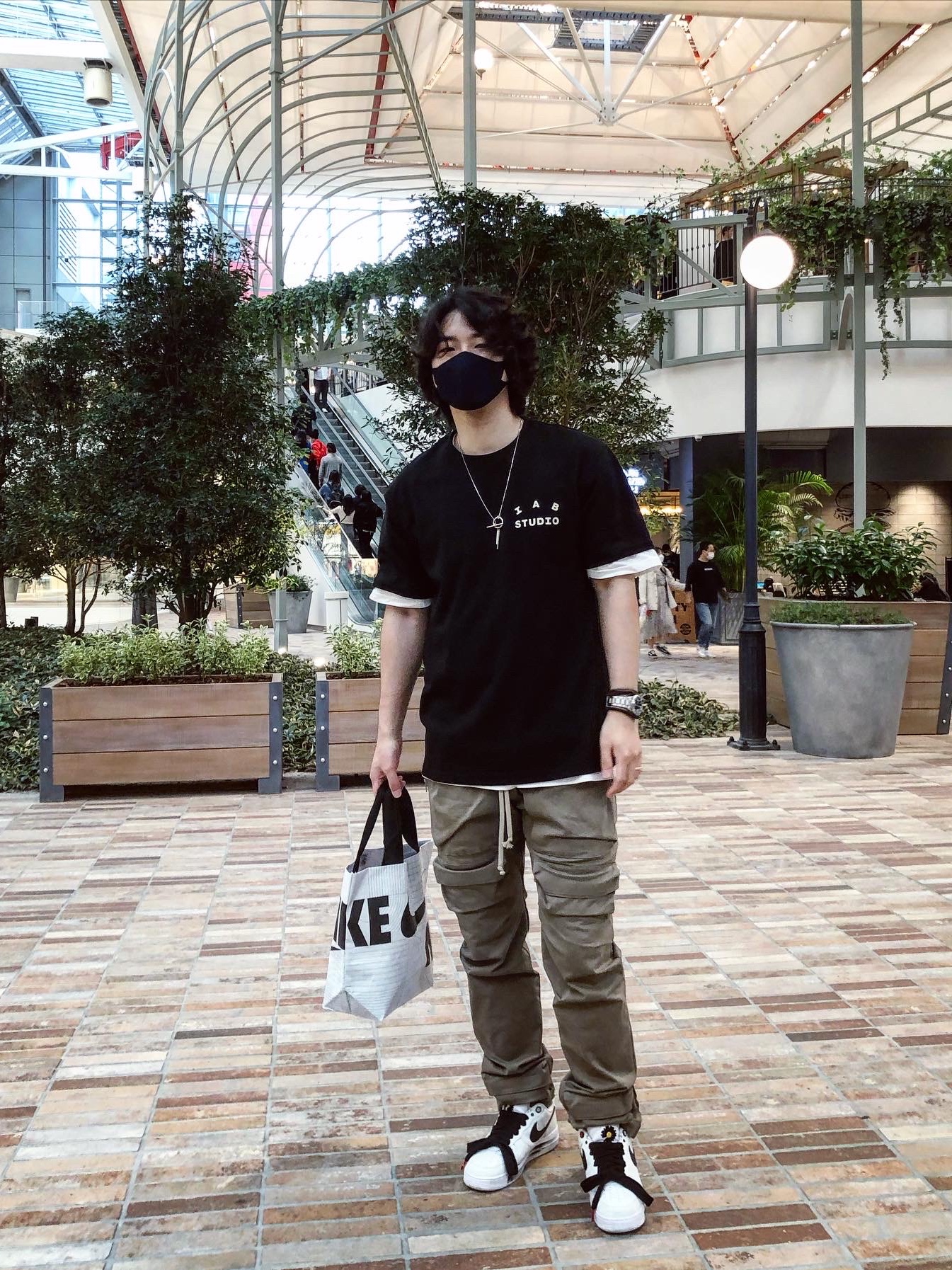 Nike x Peaceminusone Air Force 1 Low Para-Noise 2.0, IAB Studio Black Glow T-Shirt 착용 스타일 - 1