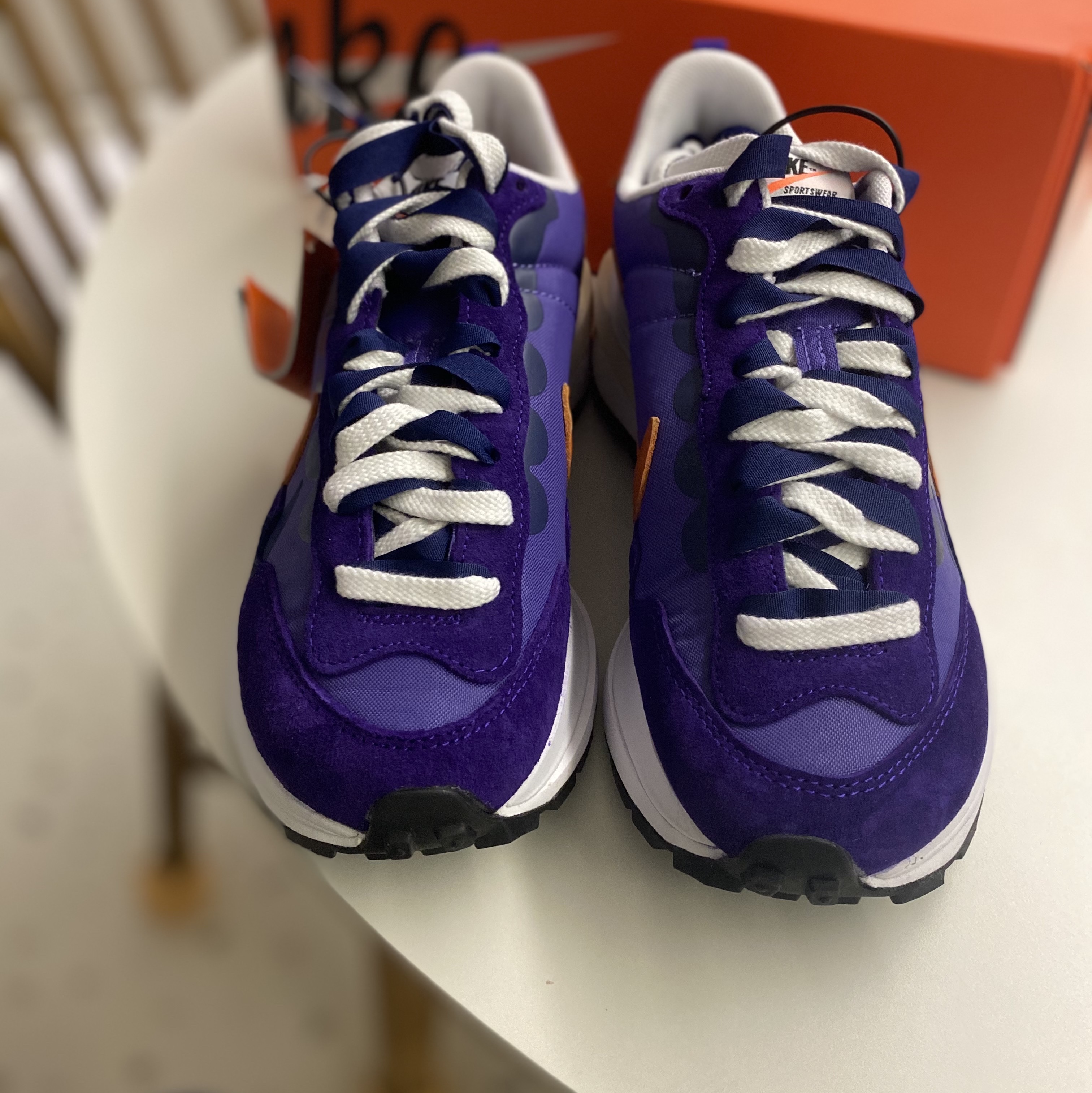 Nike x Sacai VaporWaffle Dark Iris 착용 스타일 - 4