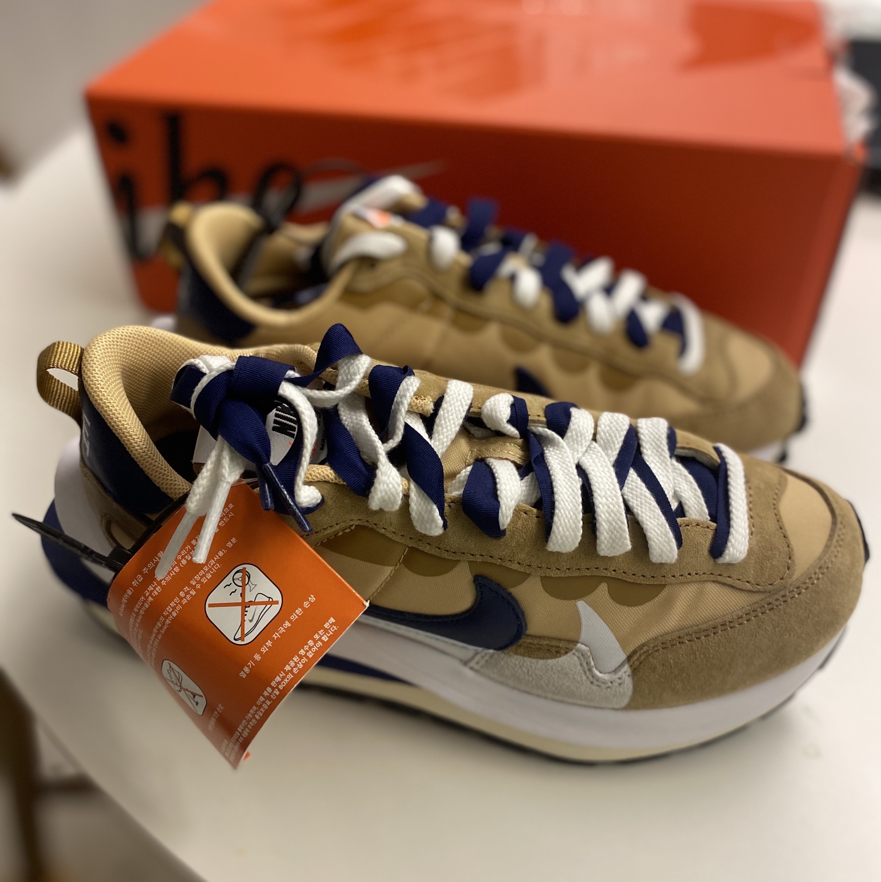 Nike x Sacai VaporWaffle Sesame and Blue Void 착용 스타일 - 4