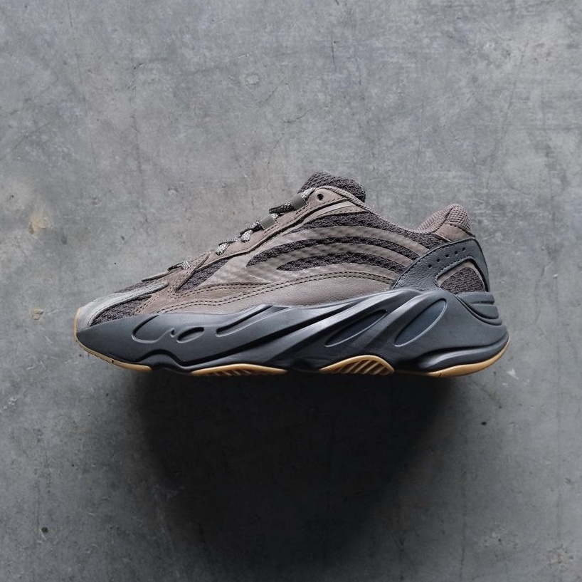 Adidas Yeezy Boost 700 V2 Geode 착용 스타일