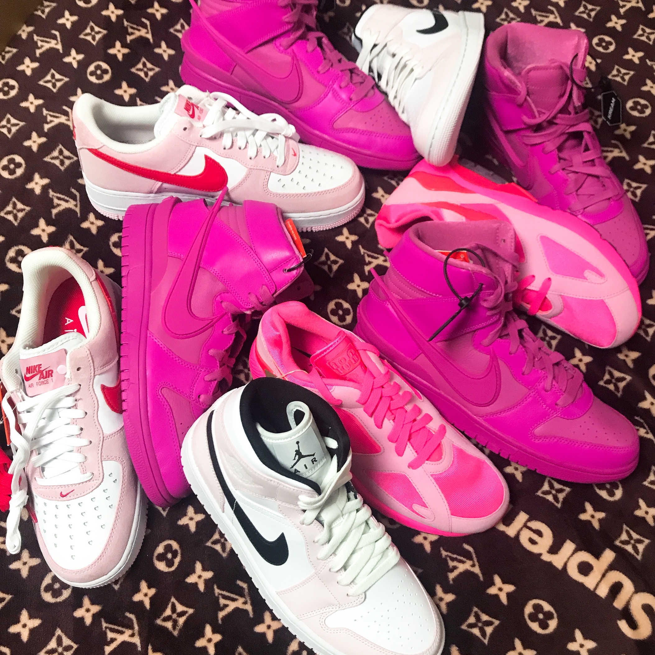 Nike x Ambush Dunk High Cosmic Fuchsia, Nike Air Force 1 '07 QS Valentine's Day 착용 스타일