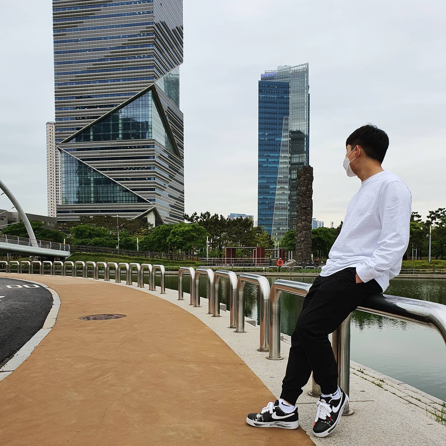Nike x Peaceminusone Air Force 1 Low Para-Noise 착용 스타일