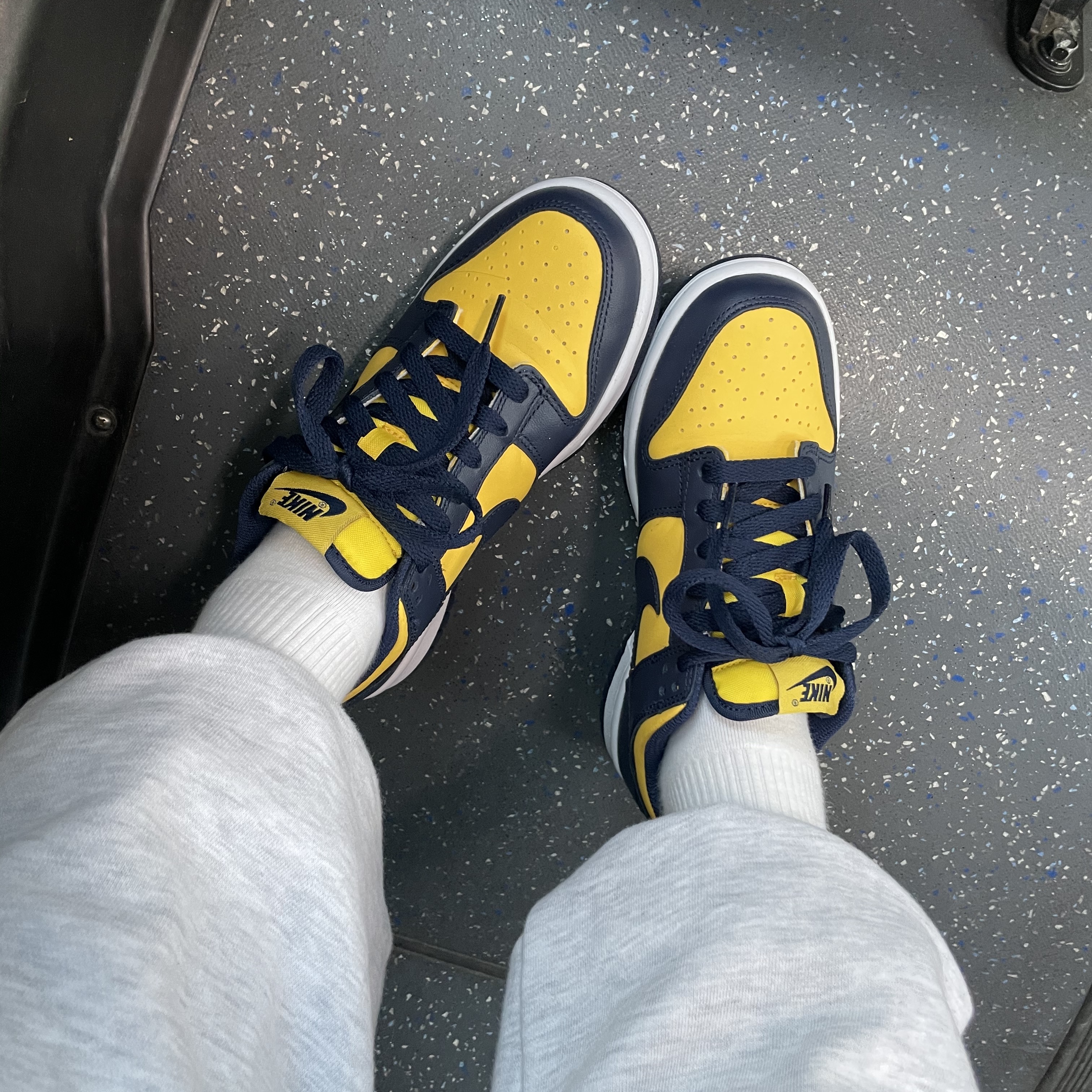(GS) Nike Dunk Low Varsity Maize 착용 스타일