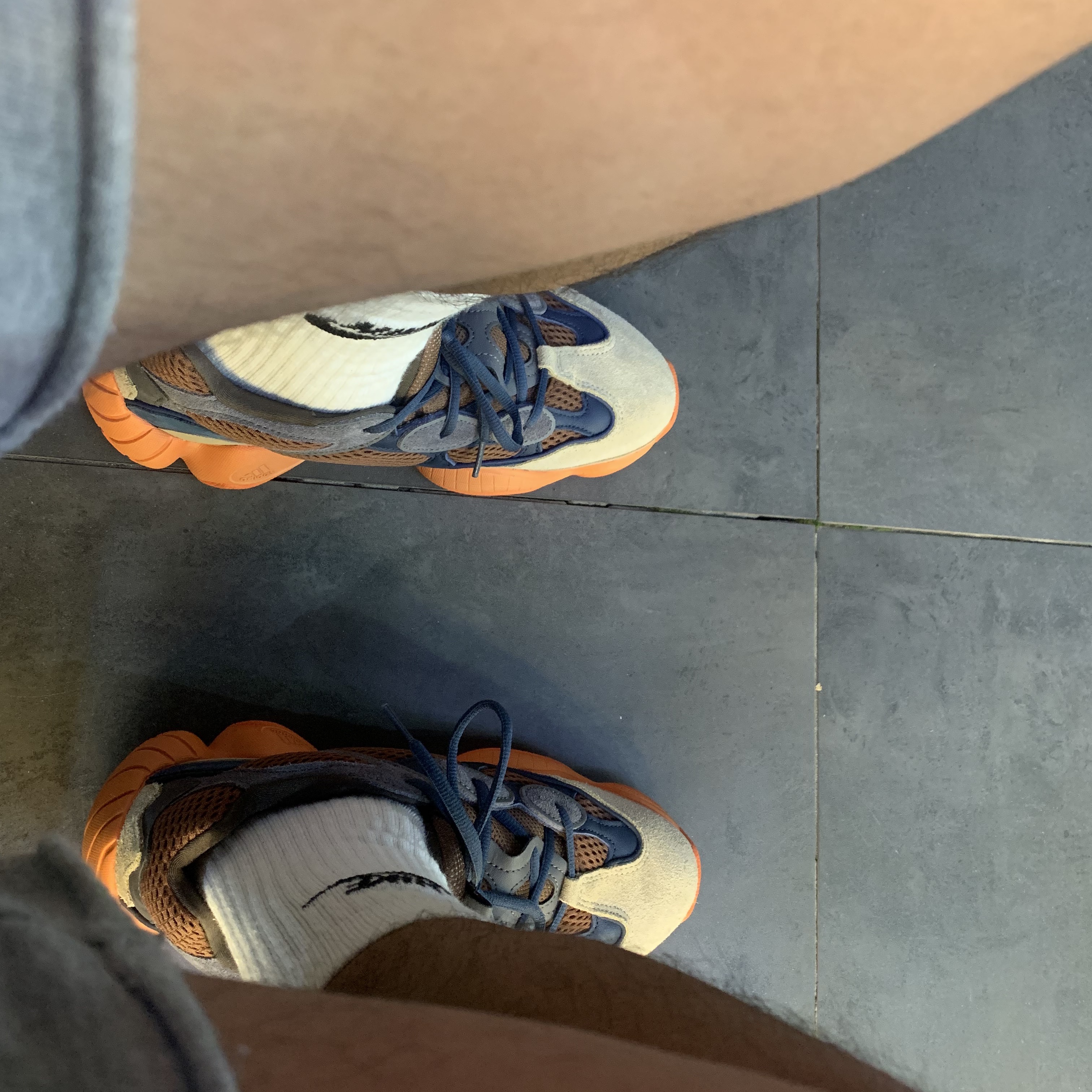 Adidas Yeezy 500 Enflame 착용 스타일 - 1