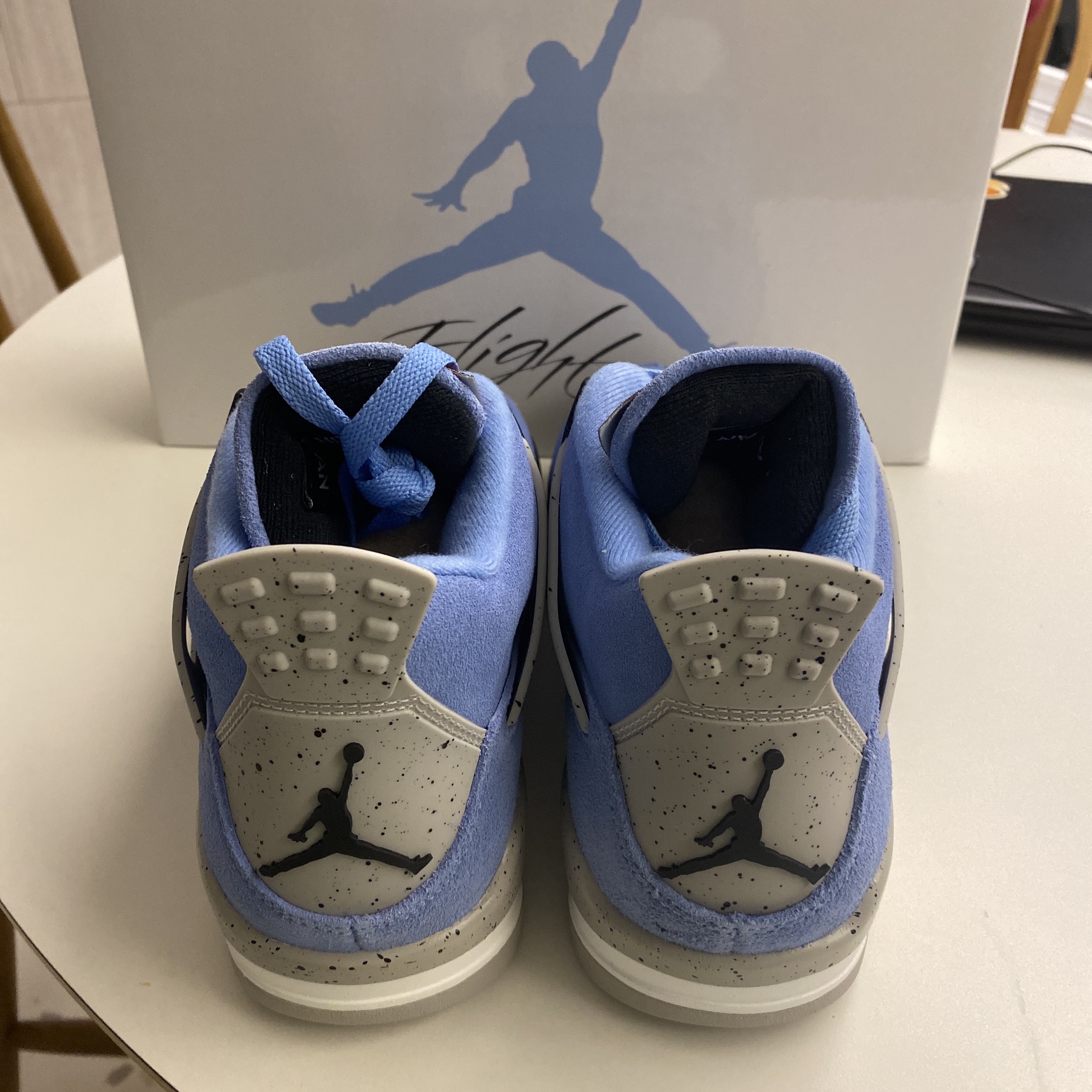Jordan 4 Retro University Blue 착용 스타일 - 3