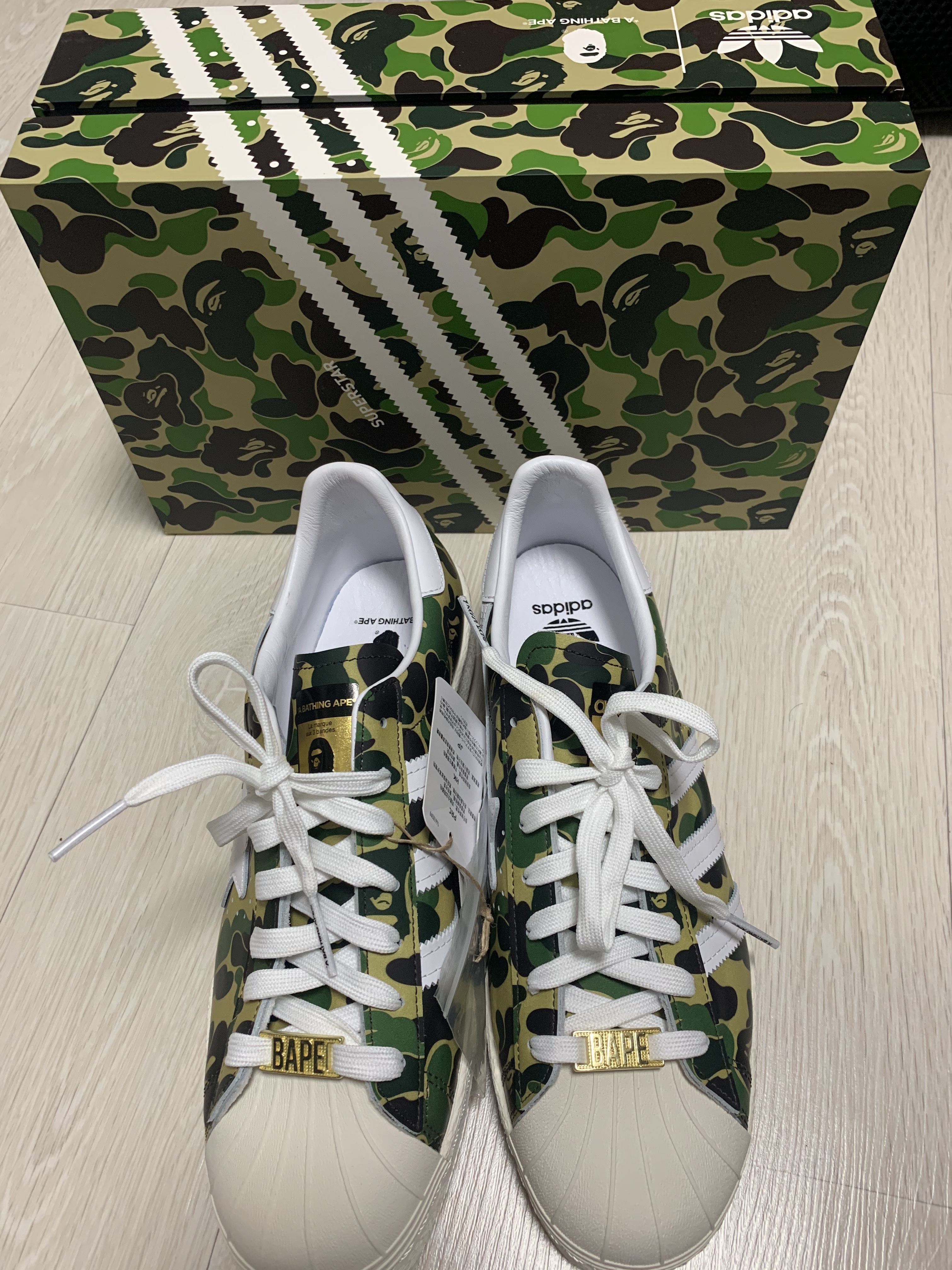 Adidas x BAPE Superstar 80s Green Camo 착용 스타일 - 3