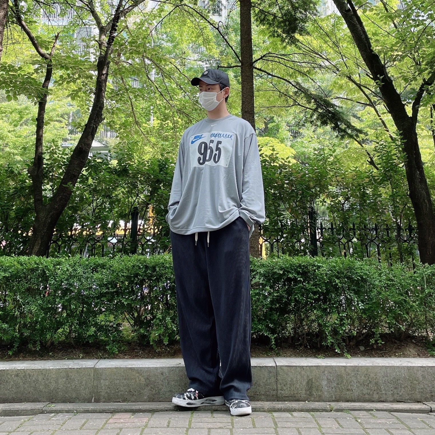 Supreme x Stone Island Painted Camo Nylon 6-Panel Black - 20FW, Nike x Cactus Plant Flea Market L/S Jersey Grey - US/EU 착용 스타일