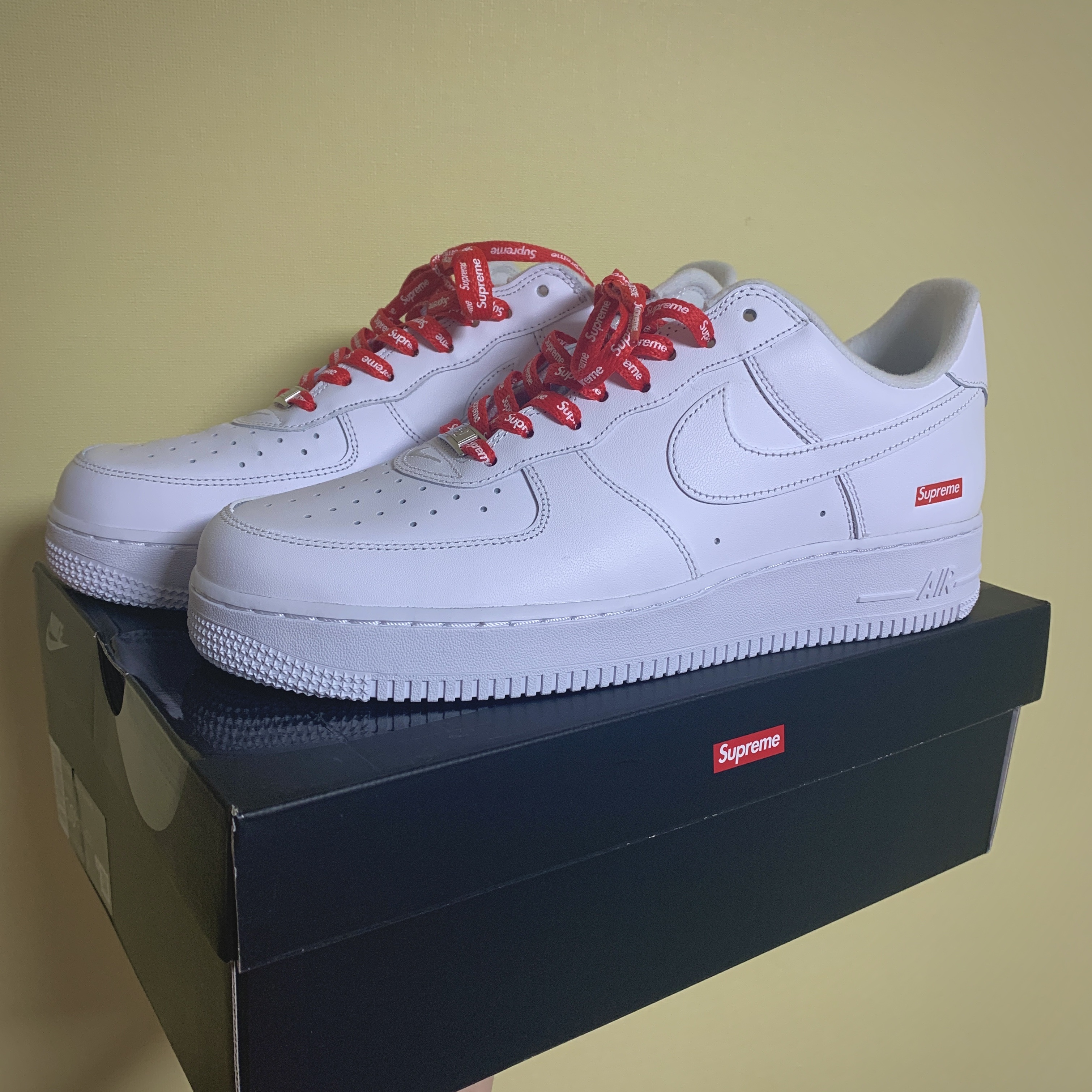 Nike x Supreme Air Force 1 Low White 착용 스타일