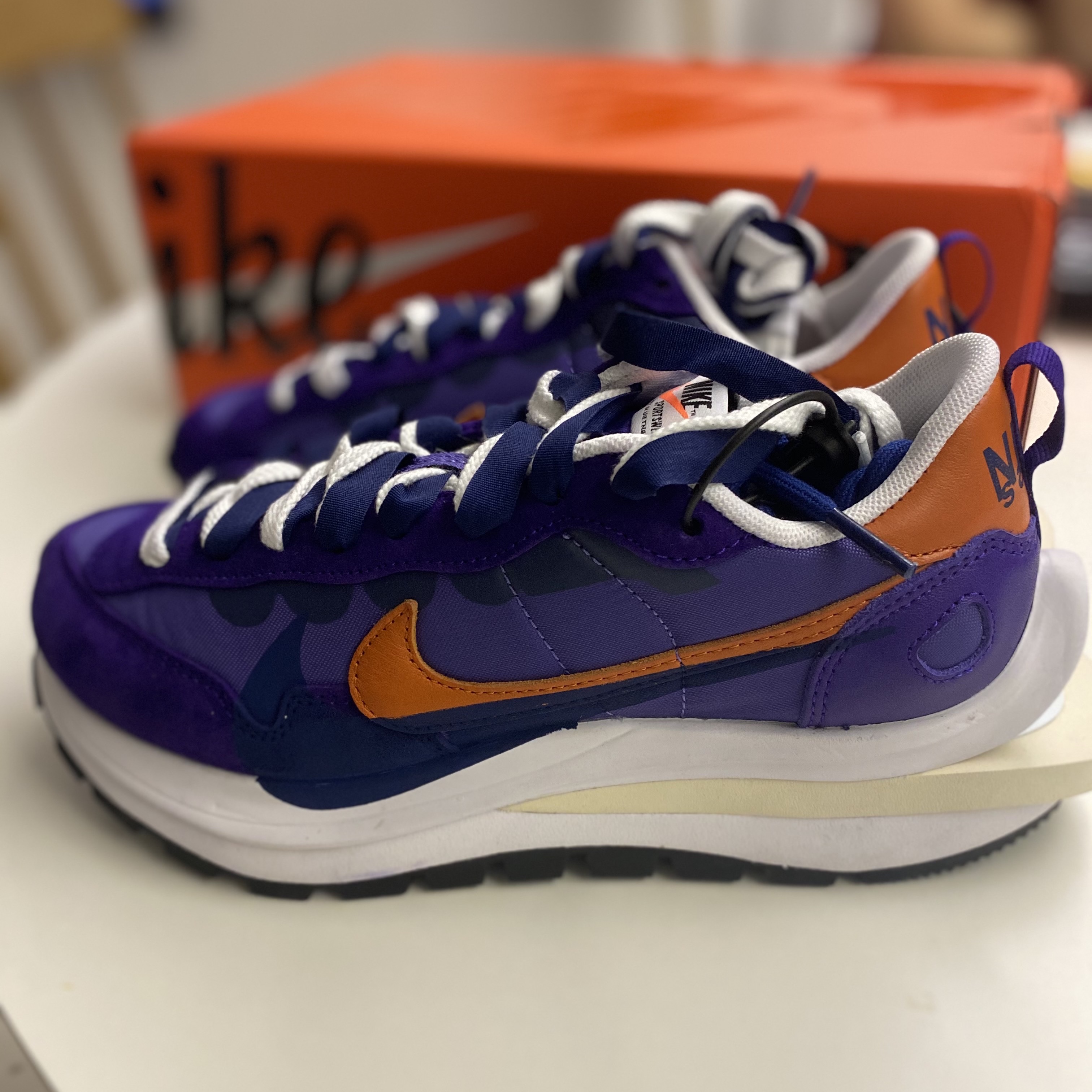 Nike x Sacai VaporWaffle Dark Iris 착용 스타일 - 1