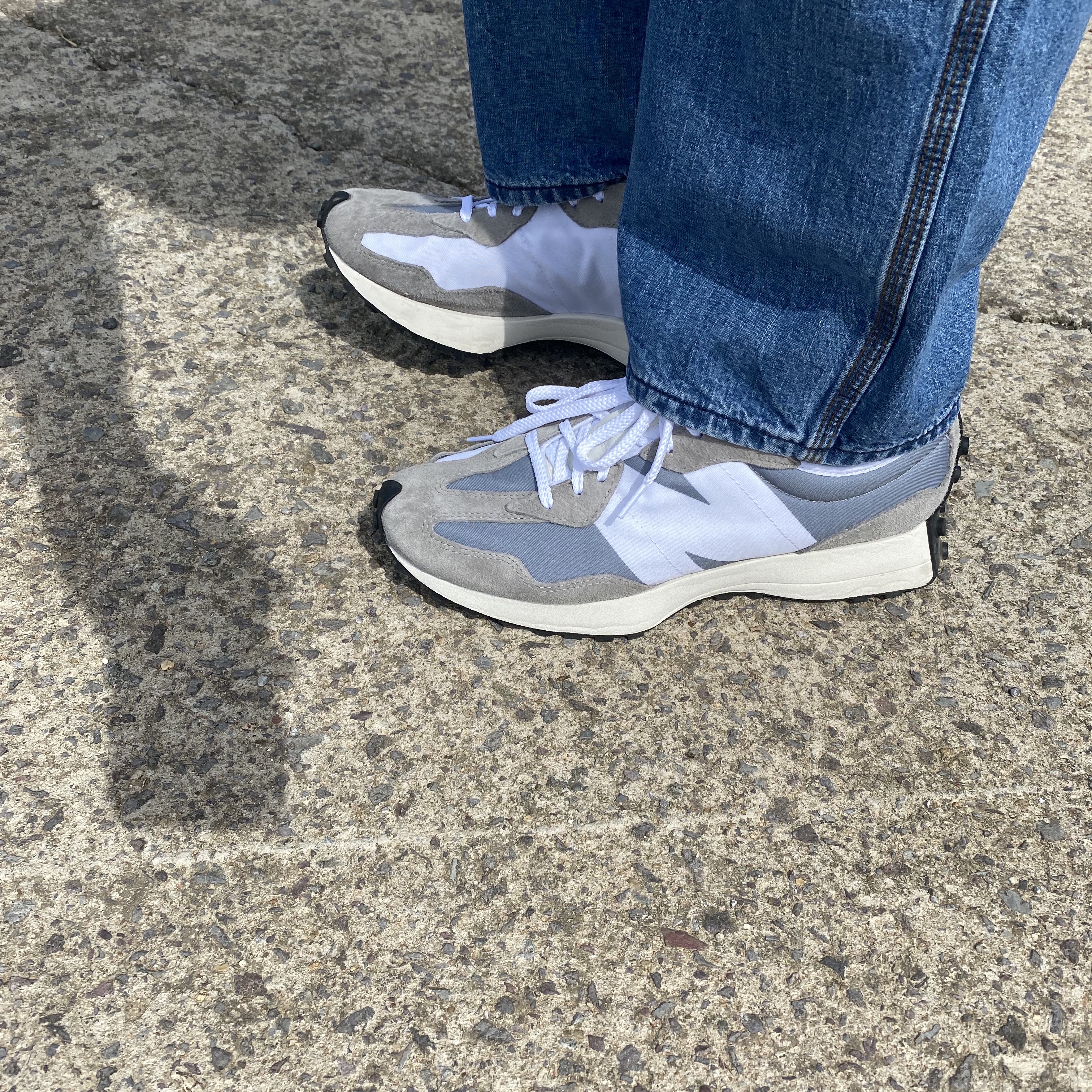 New Balance 327 Grey 착용 스타일 - 1