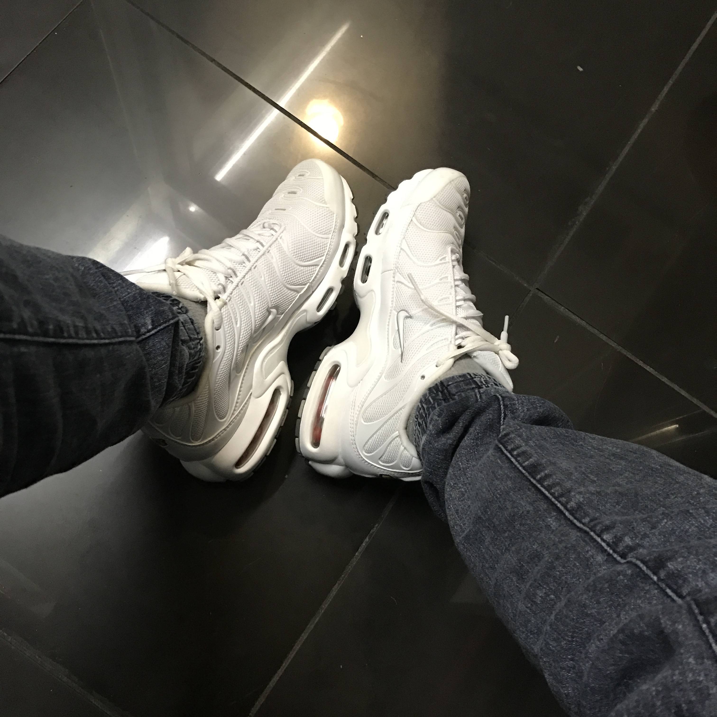 Nike Air More Uptempo White Gum, Jordan 8 Retro Take Flight 착용 스타일 - 1