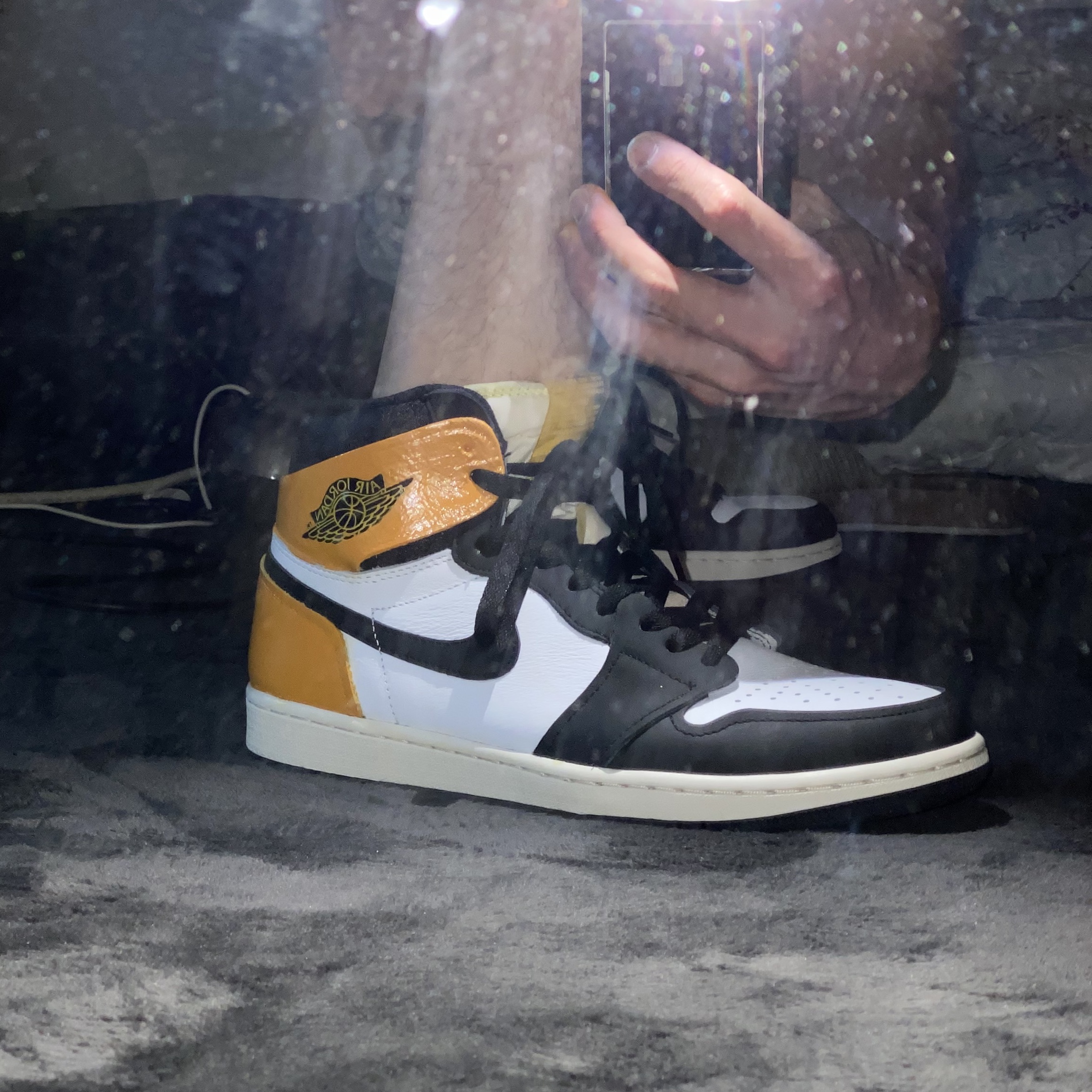 Jordan 1 Retro High OG Volt Gold 착용 스타일 - 1