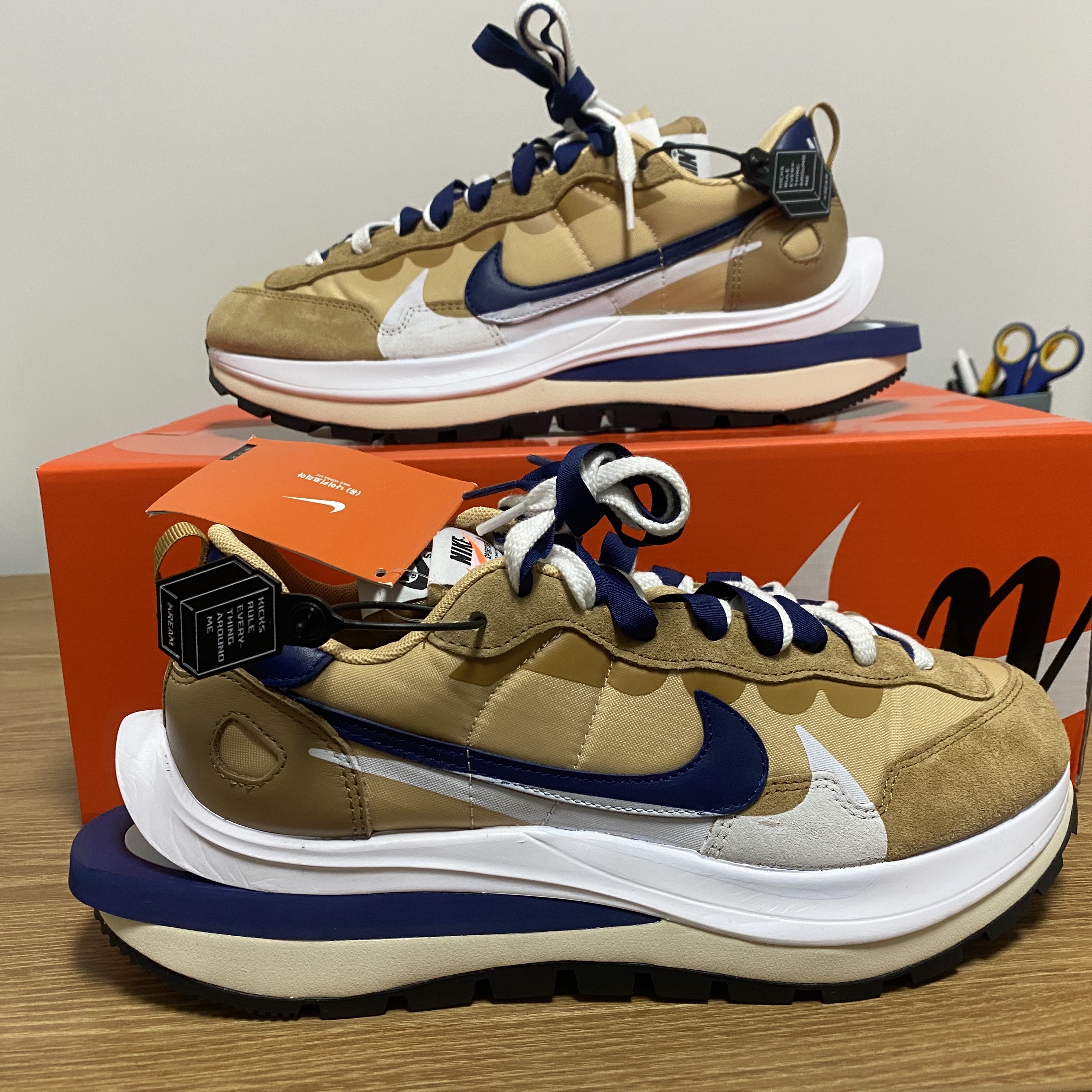 Nike x Sacai VaporWaffle Sesame and Blue Void 착용 스타일