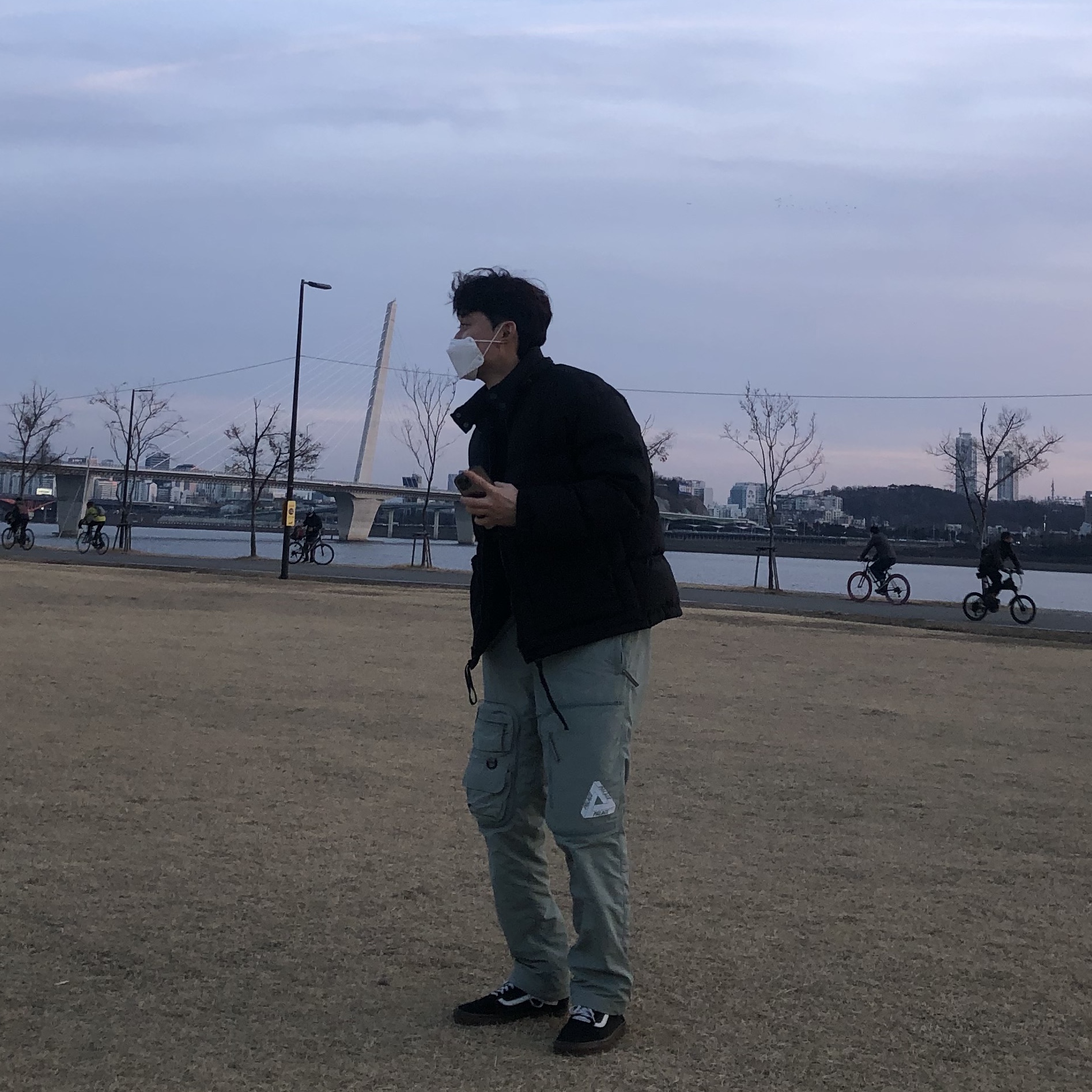 Palace Travel Cargos Slate Grey - 21SS 착용 스타일