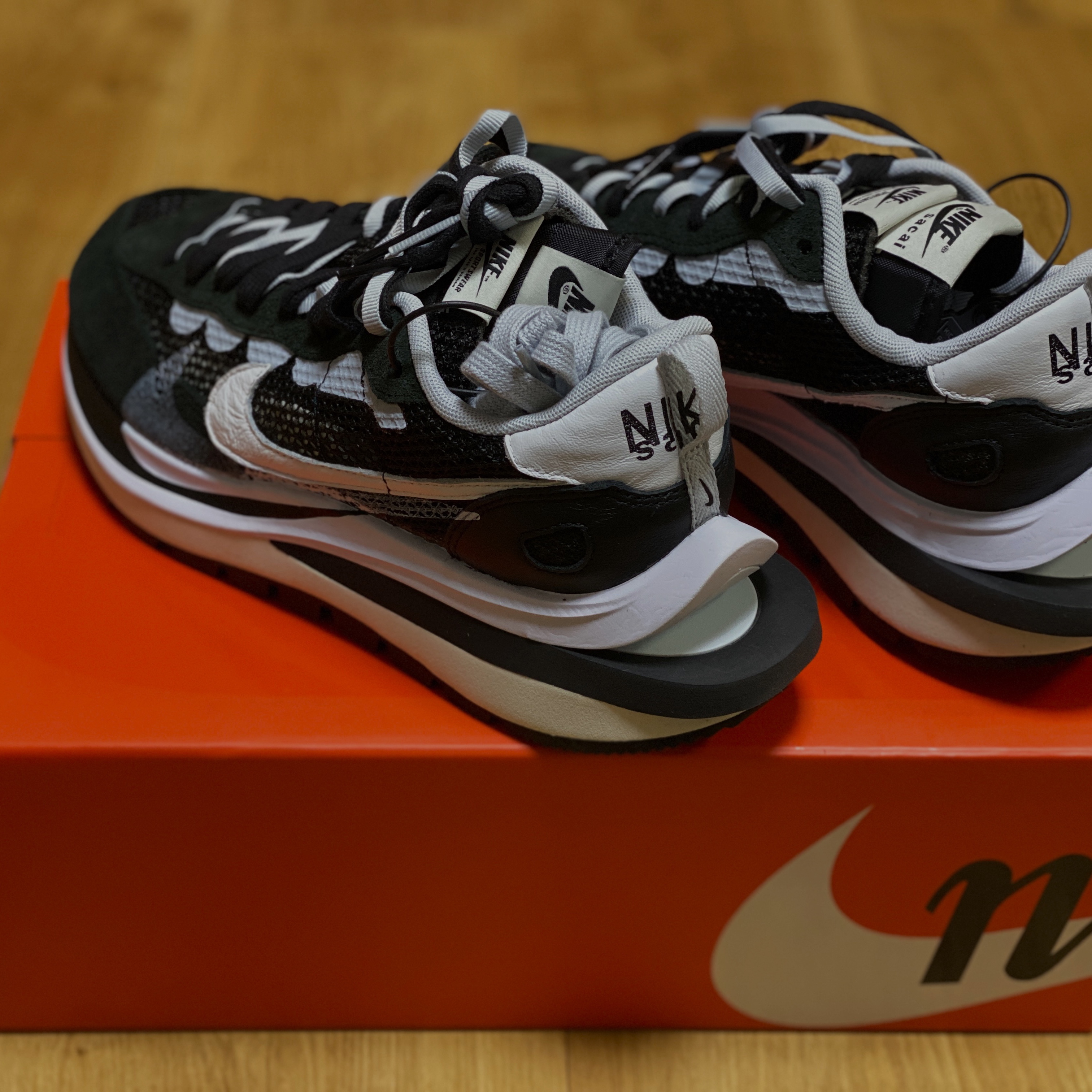 Nike x Sacai VaporWaffle Black White 착용 스타일 - 1