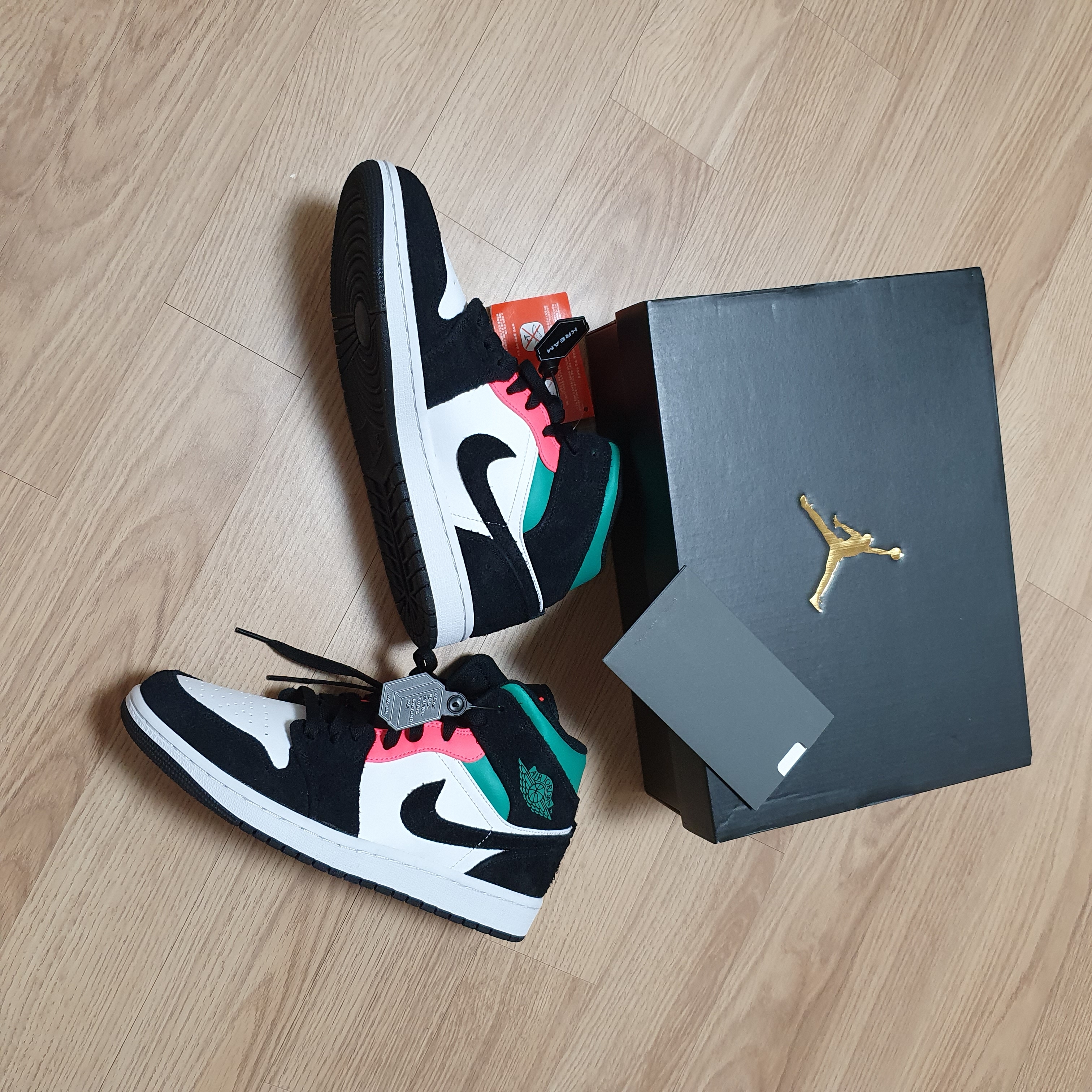 Jordan 1 Mid SE South Beach 착용 스타일 - 2
