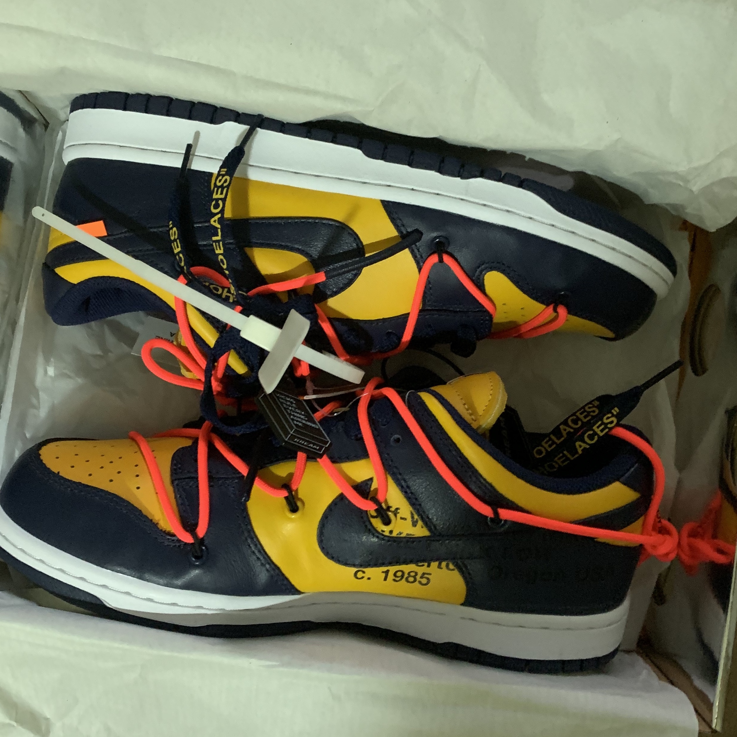 Nike x Off-White Dunk Low University Gold Midnight Navy 착용 스타일