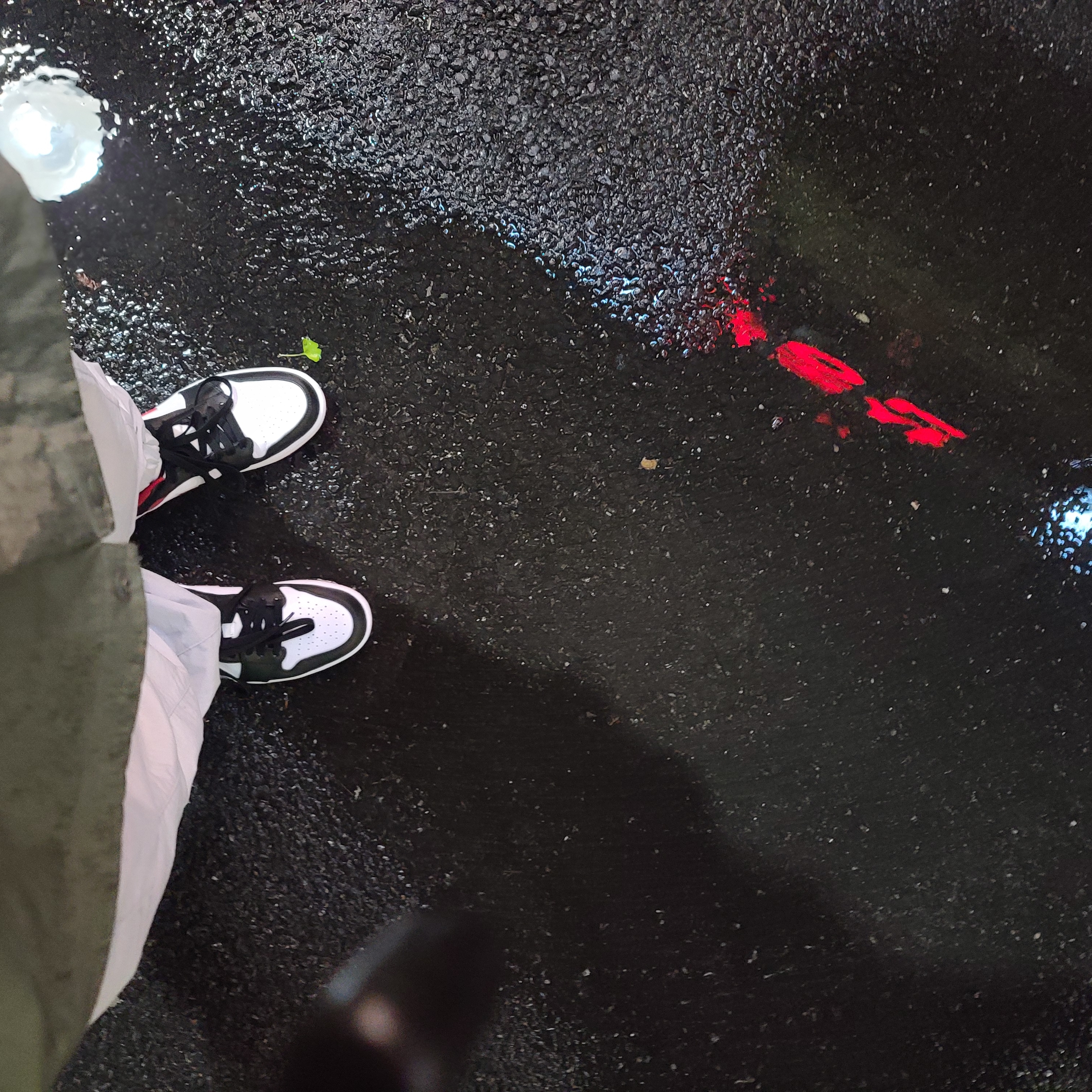 Jordan 1 Mid Gym Red Black White 착용 스타일