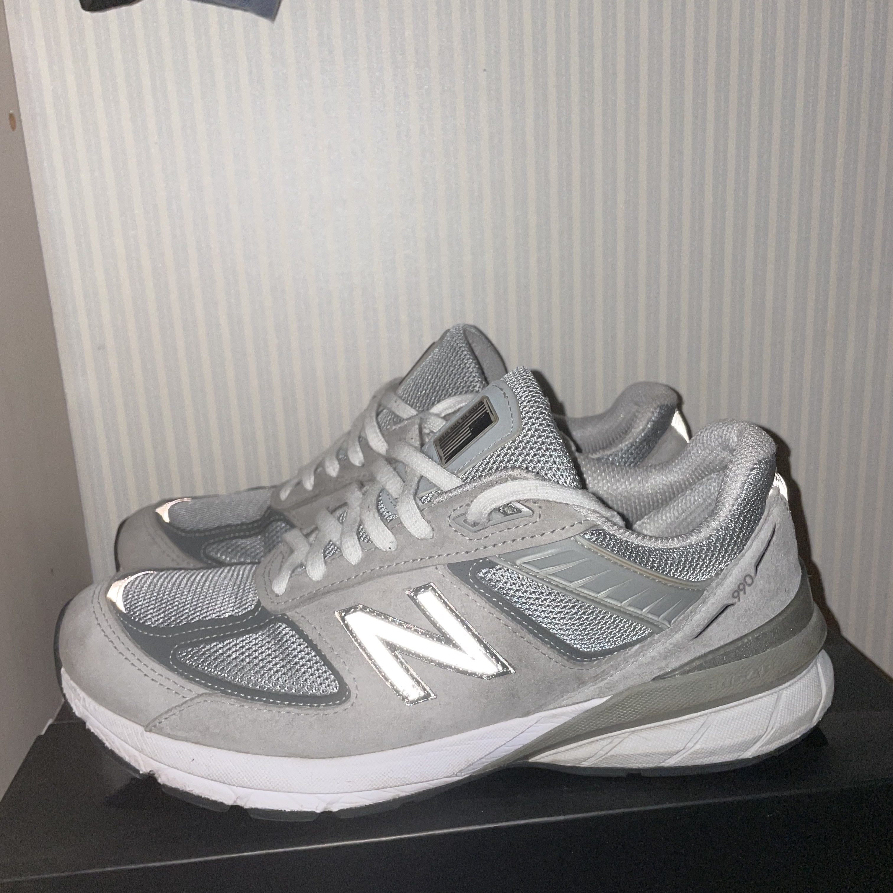 New Balance 990v5 Made in USA Grey - D Standard 착용 스타일 - 2