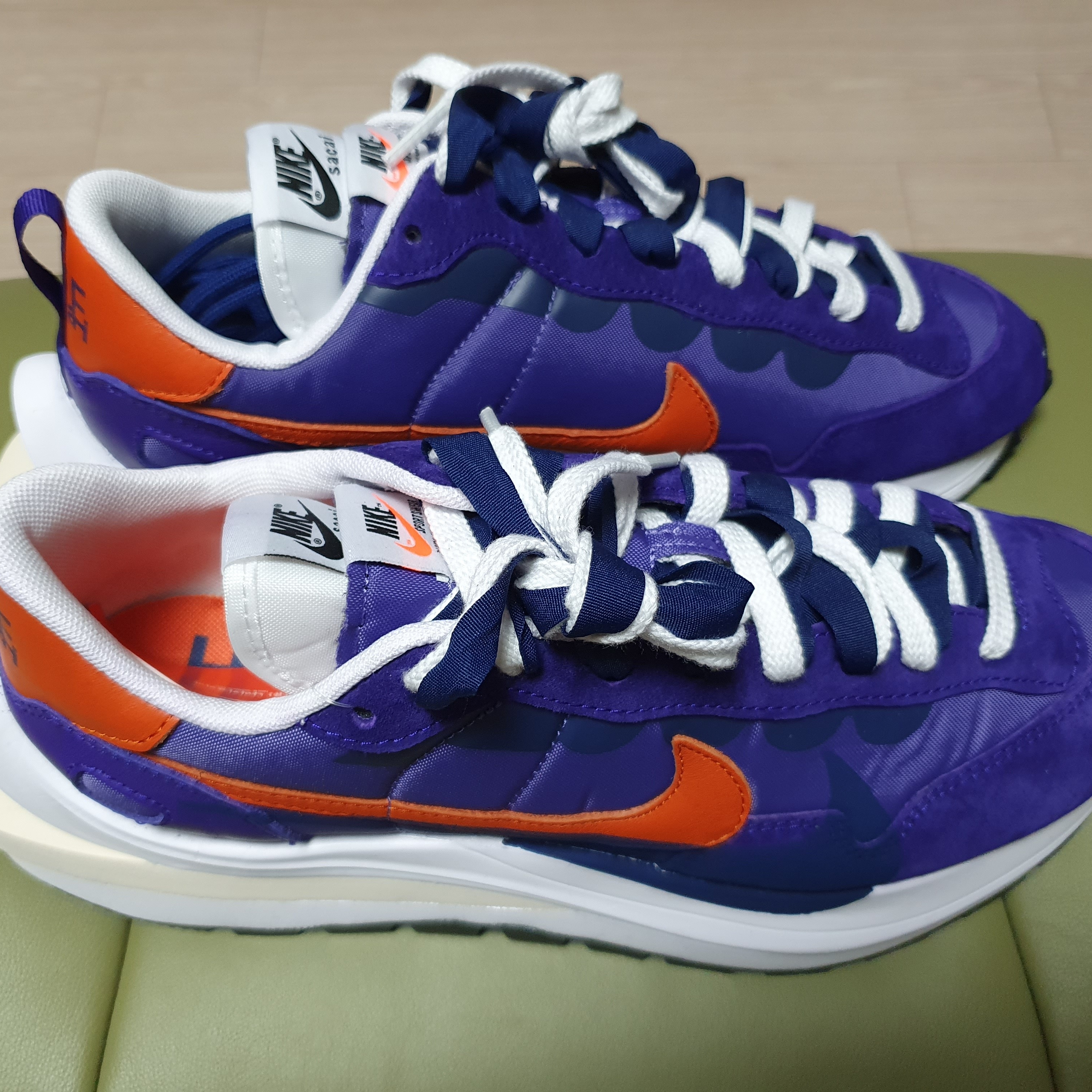Nike x Sacai VaporWaffle Dark Iris 착용 스타일 - 3