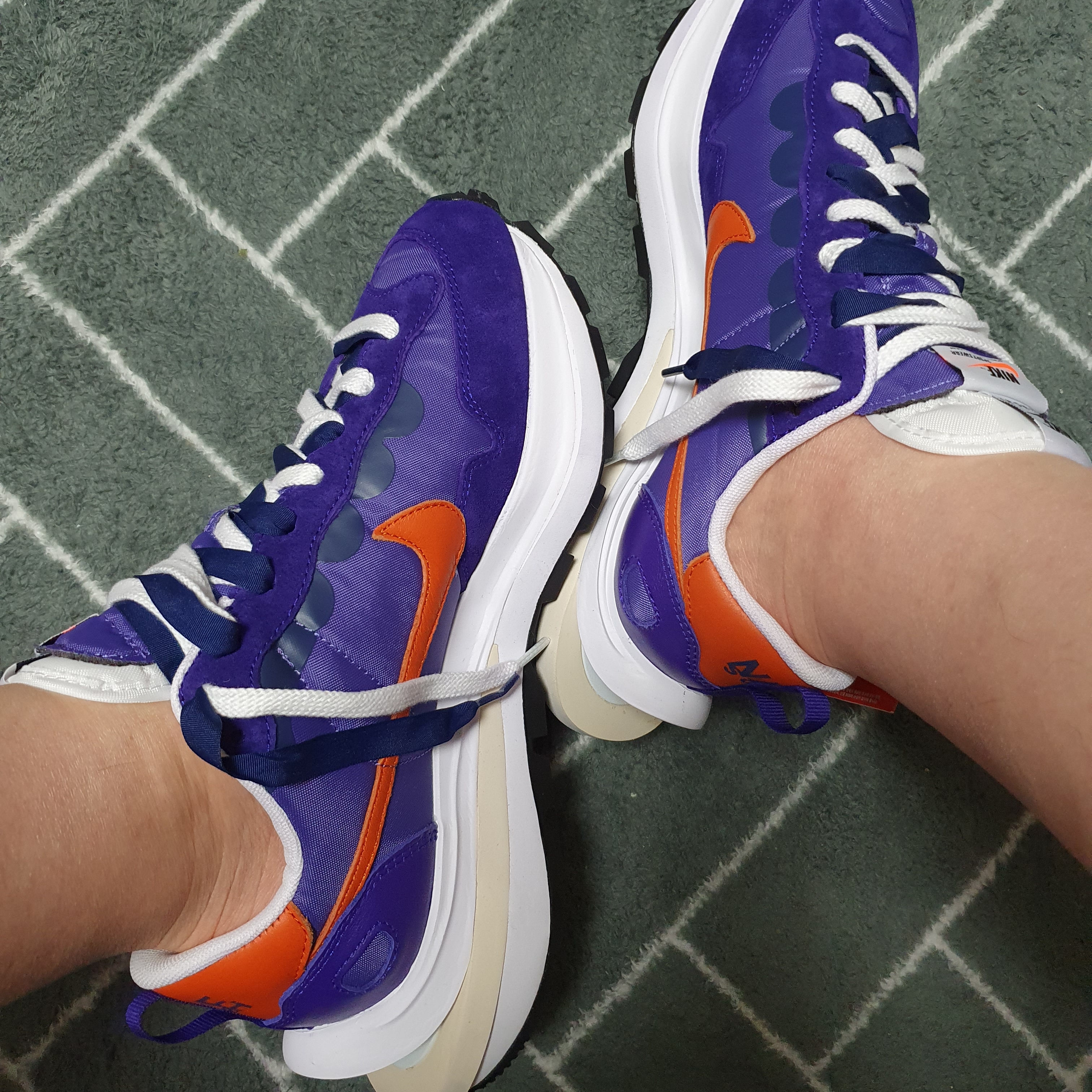 Nike x Sacai VaporWaffle Dark Iris 착용 스타일 - 1