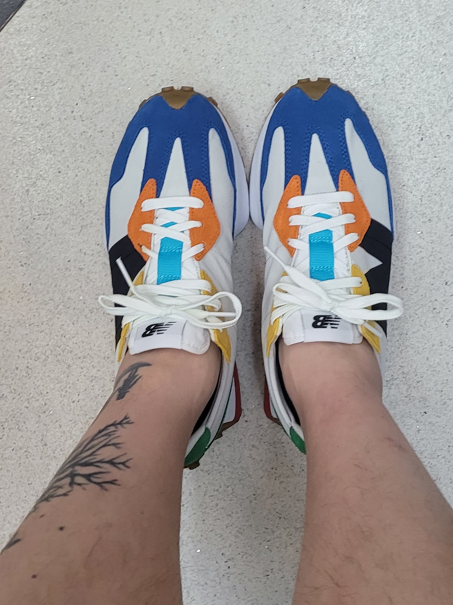 New Balance 327 Black, New Balance 327 Multicolor A 착용 스타일 - 3