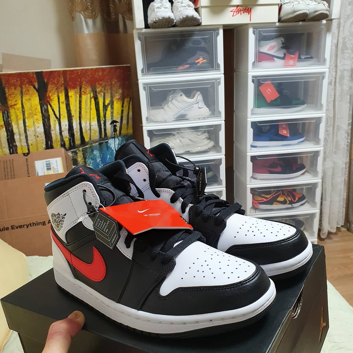 Jordan 1 Mid Black Chile Red 착용 스타일 - 4