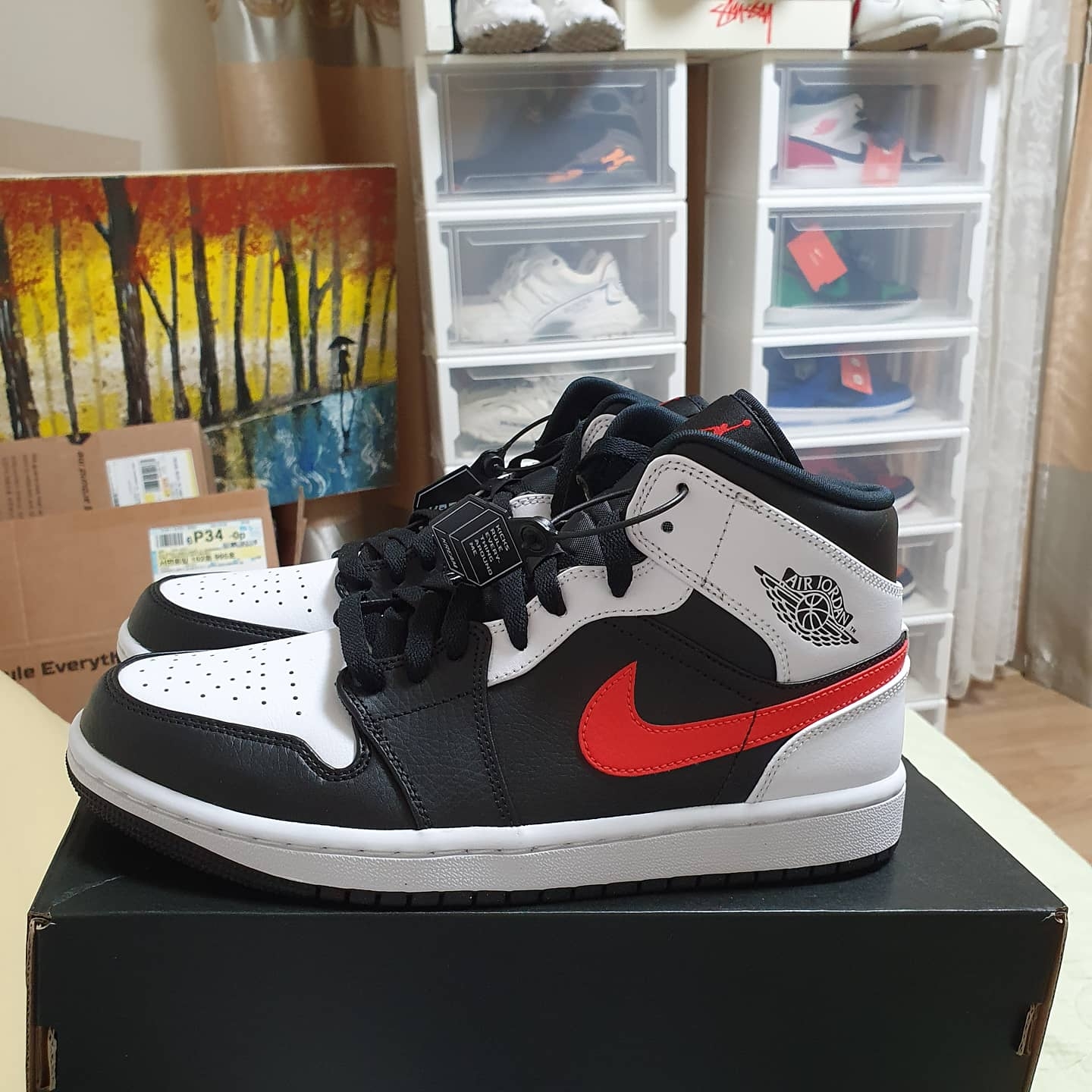 Jordan 1 Mid Black Chile Red 착용 스타일 - 2