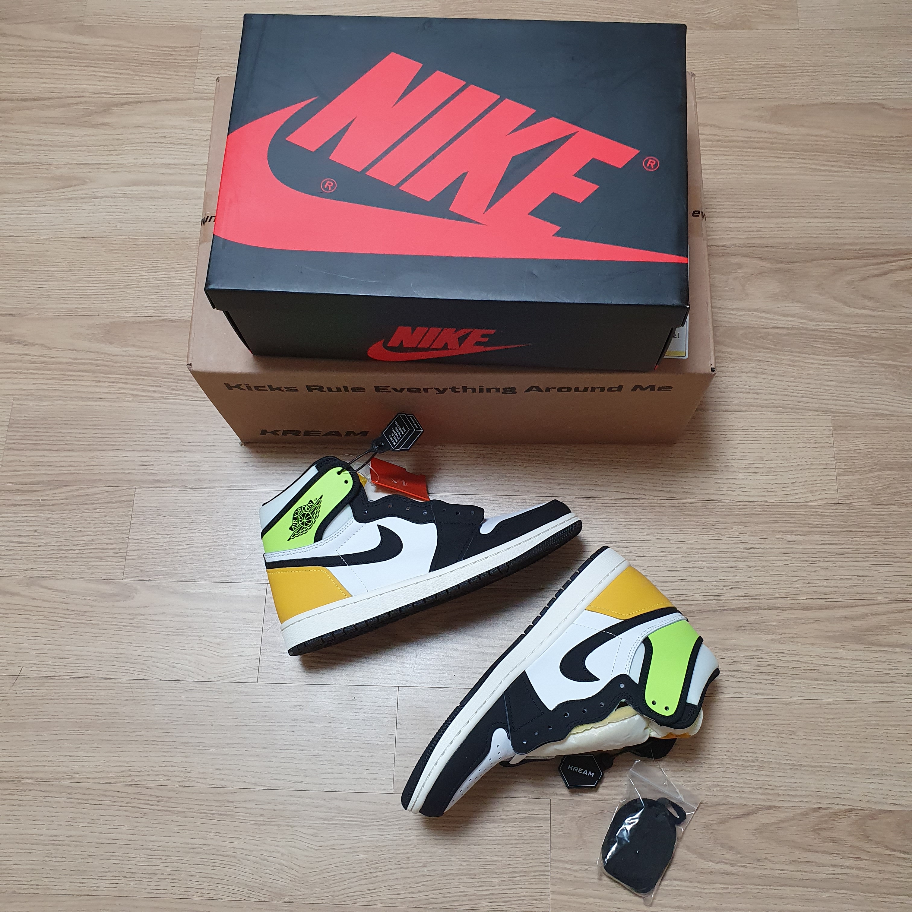 Jordan 1 Retro High OG Volt Gold 착용 스타일 - 1