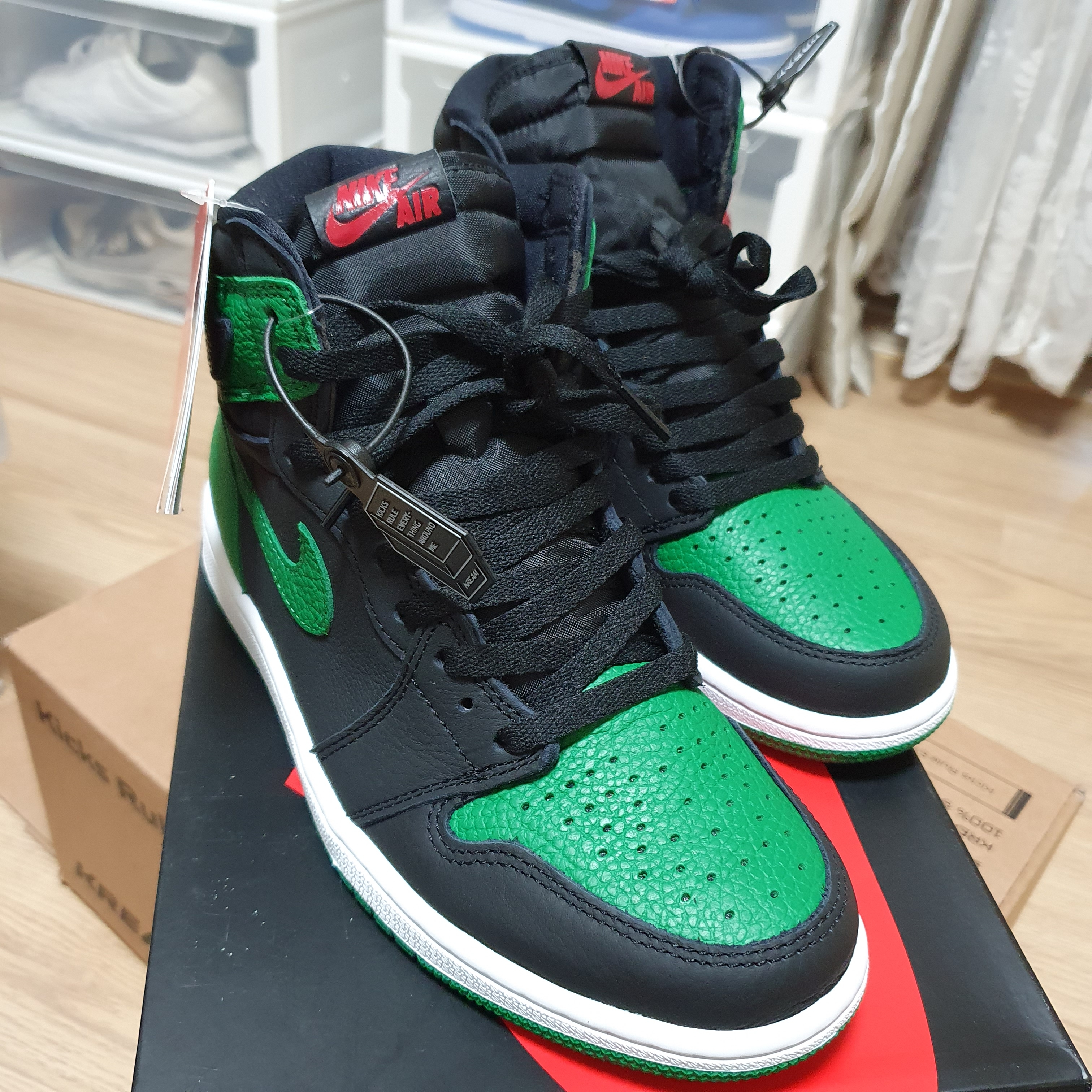 Jordan 1 Retro High OG Pine Green Black 착용 스타일 - 3