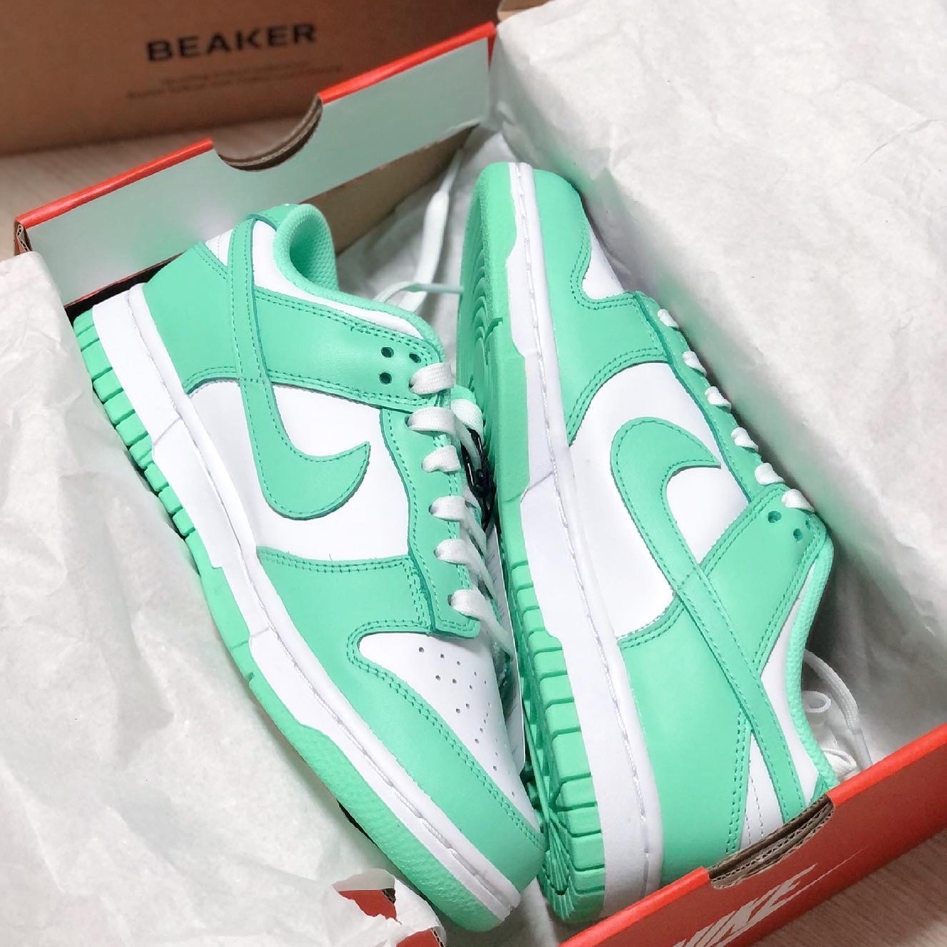 (W) Nike Dunk Low Green Glow 착용 스타일 - 1