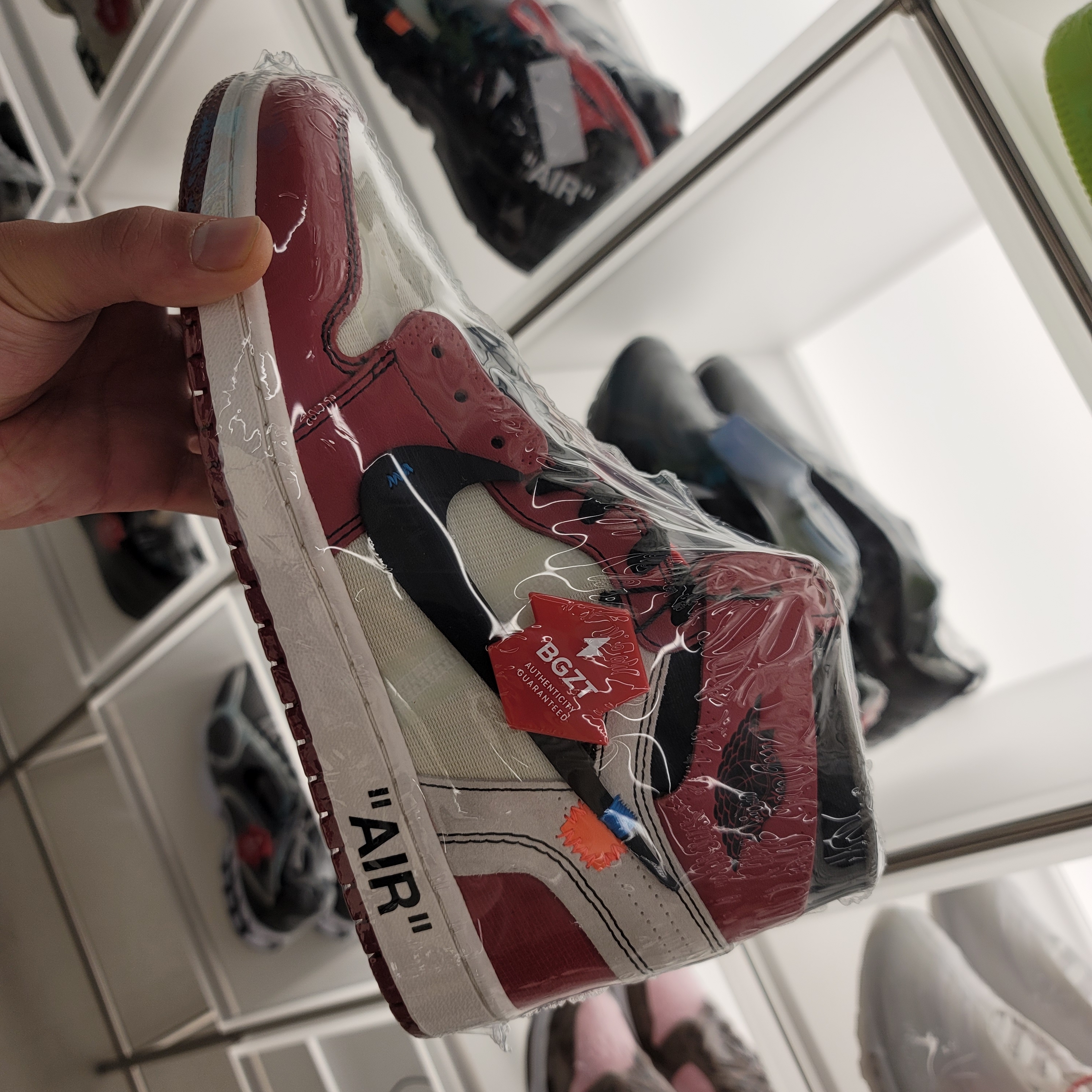 Jordan 1 Retro High OG Black Mocha, Jordan 1 x Off-White Retro High Chicago The Ten 착용 스타일 - 3