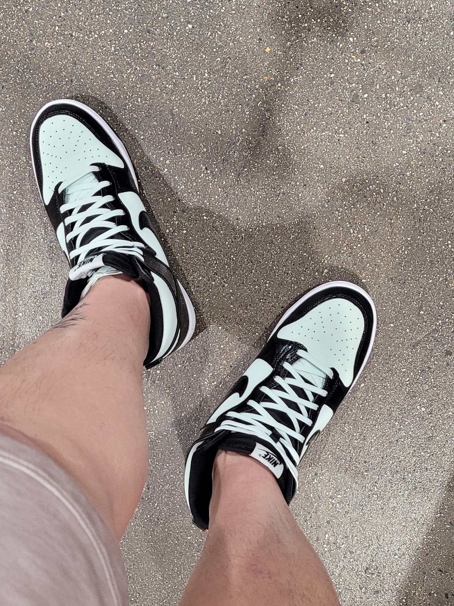 Nike Dunk High Barely Green, Jordan 1 Low SE Violet Shock 착용 스타일 - 2