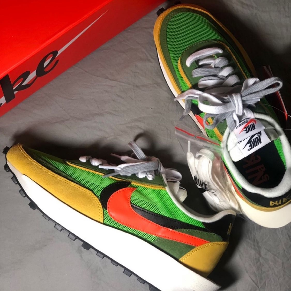 Nike x Sacai LDWaffle Green Multi 착용 스타일 - 2